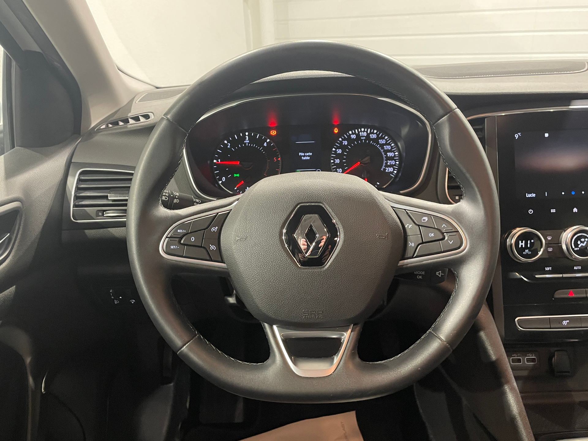 Photo 14 du véhicule RENAULT MEGANE IV BERLINE