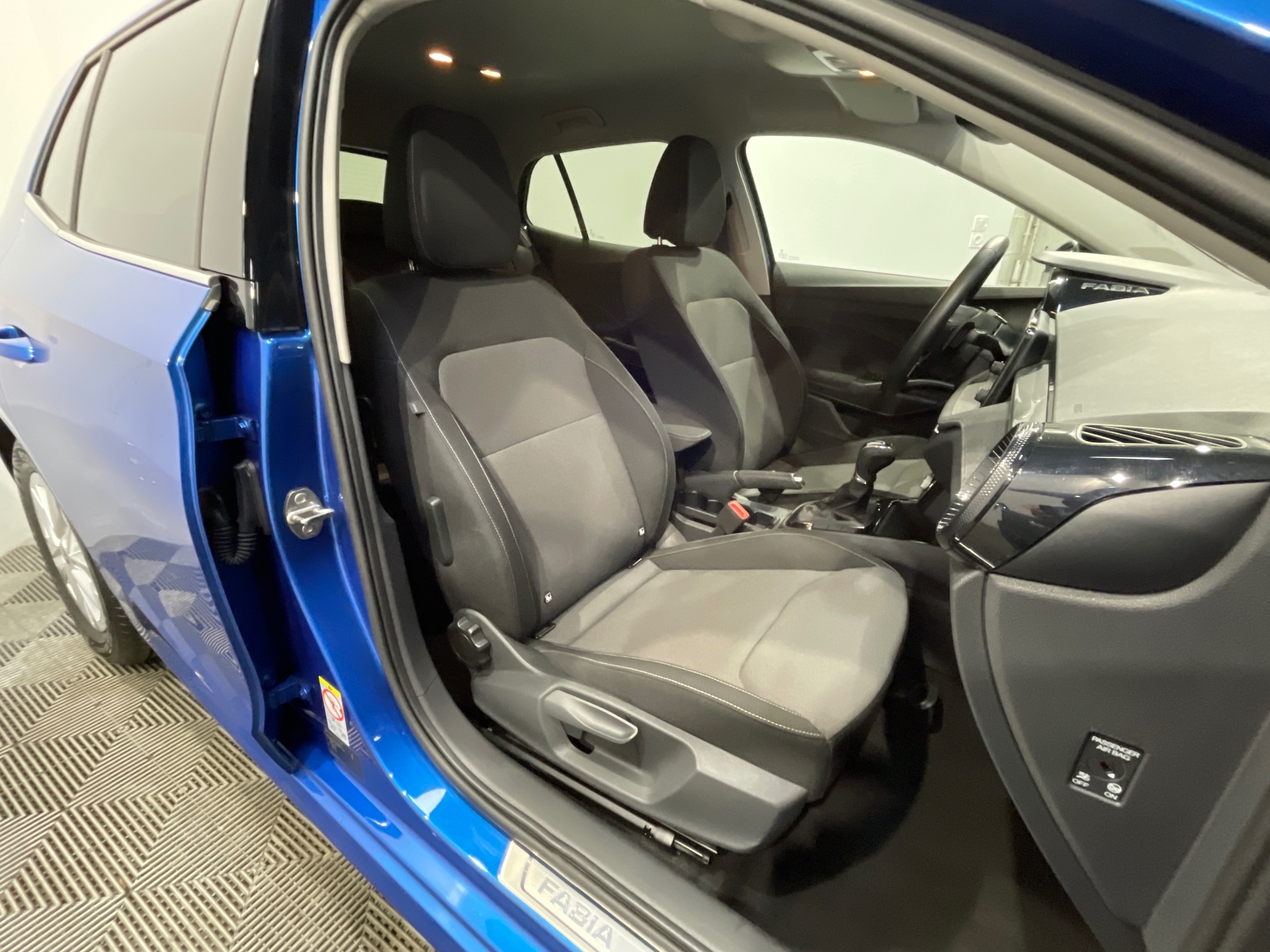 Photo 42 du véhicule SKODA FABIA