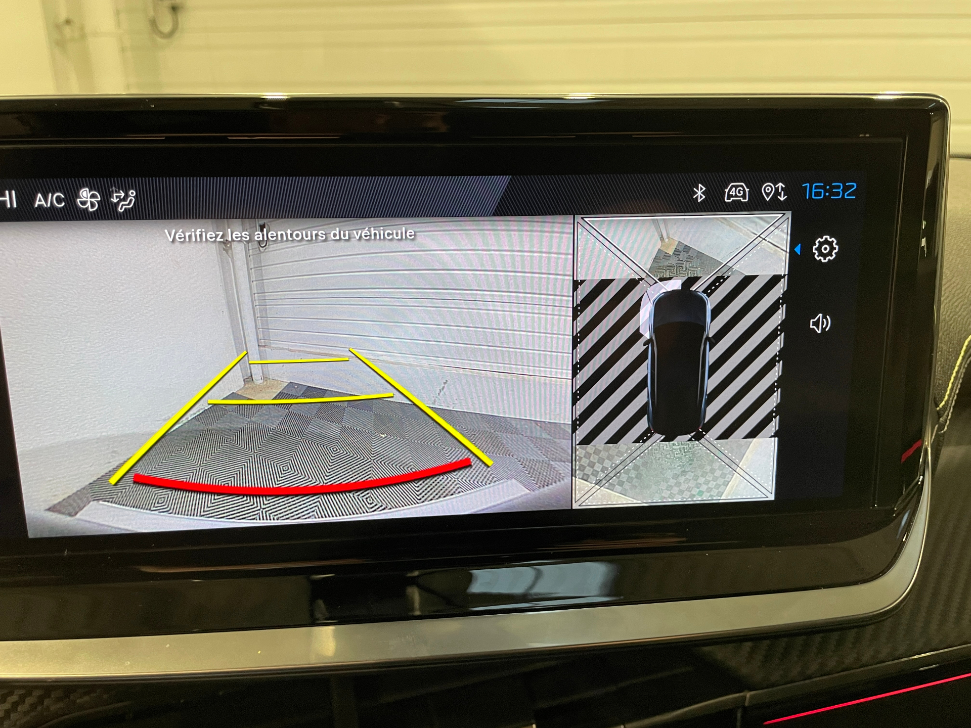 Photo 38 du véhicule PEUGEOT 2008