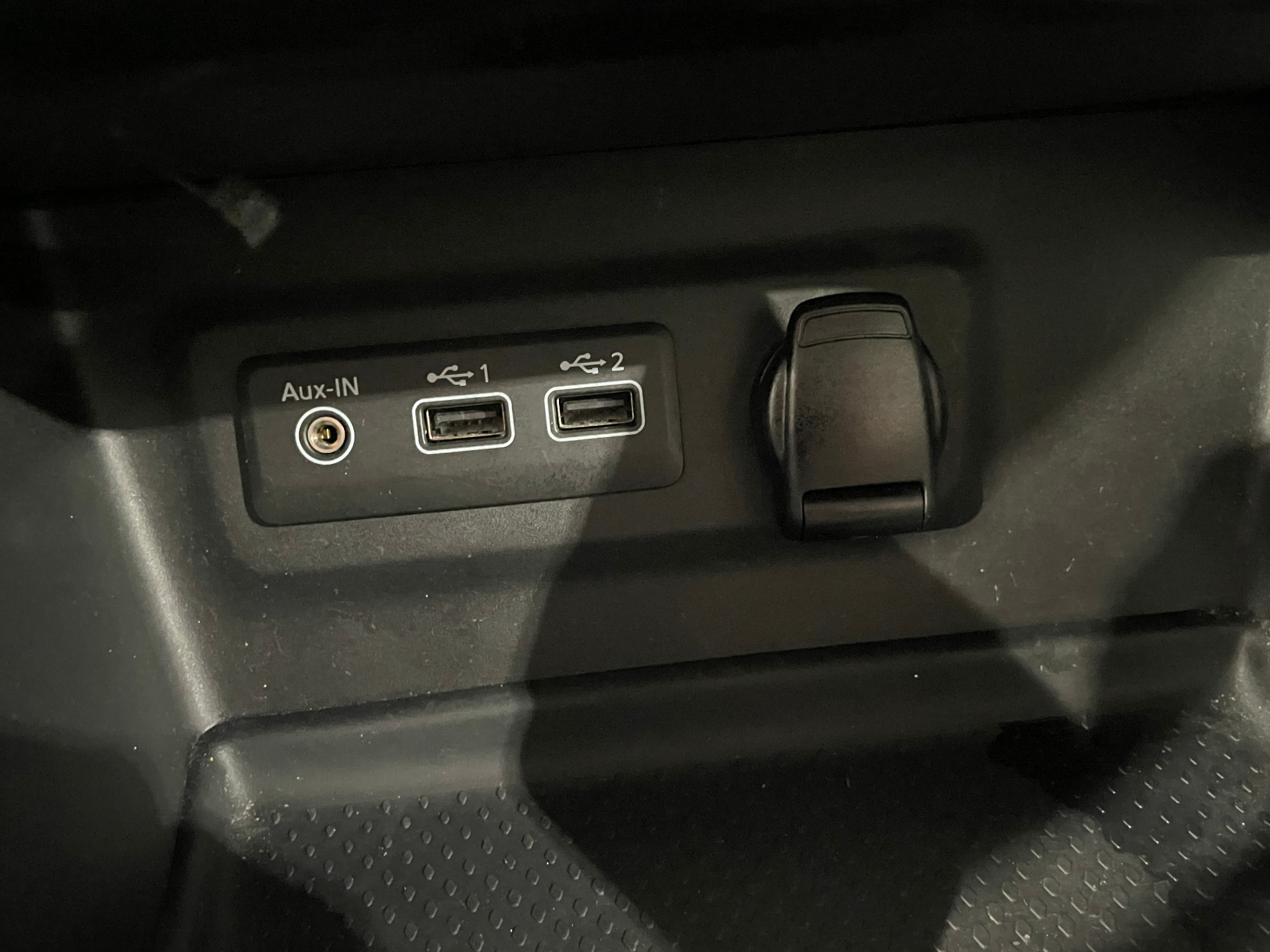 Photo 25 du véhicule RENAULT MEGANE IV BERLINE