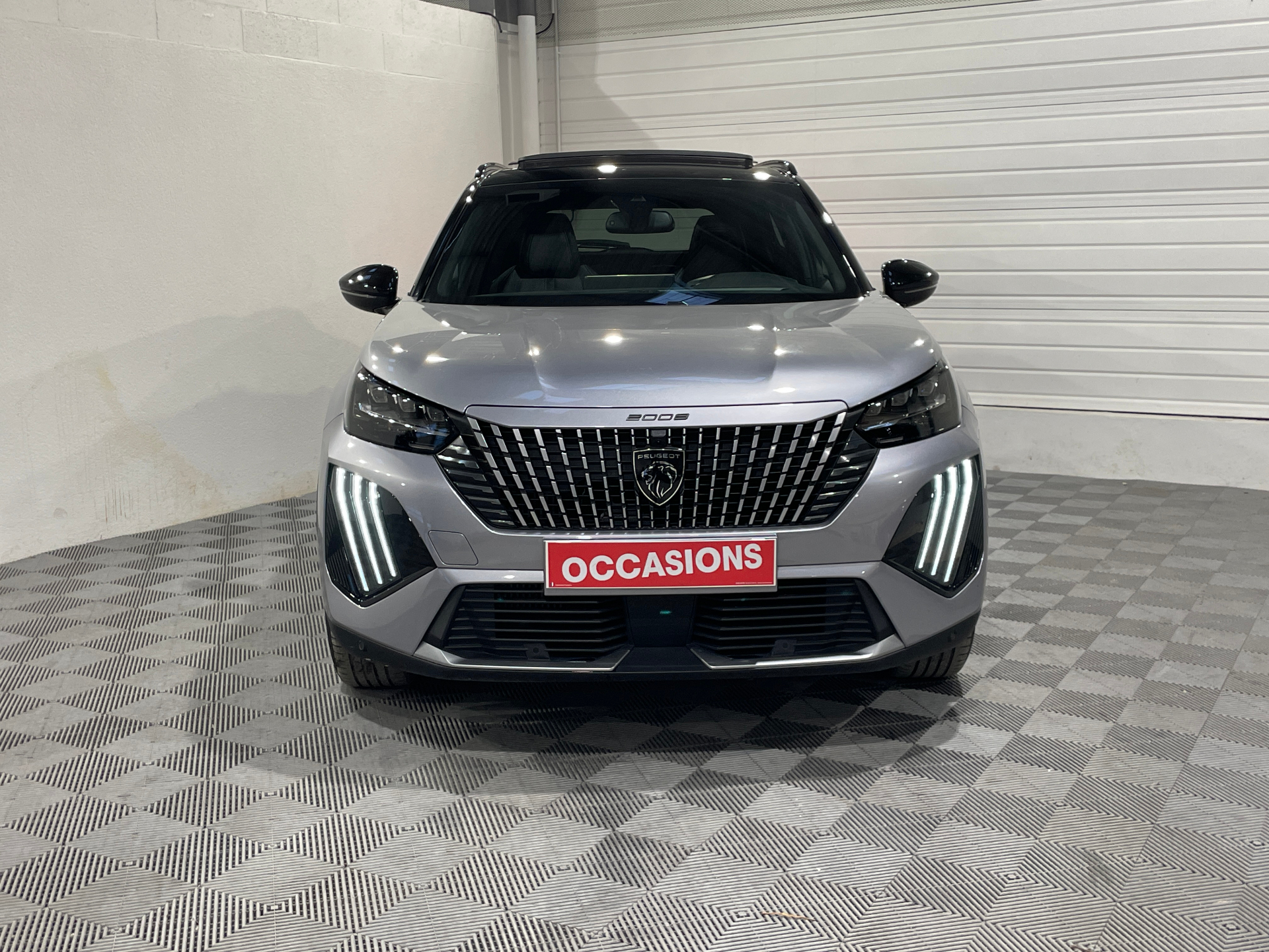 Photo 2 du véhicule PEUGEOT 2008