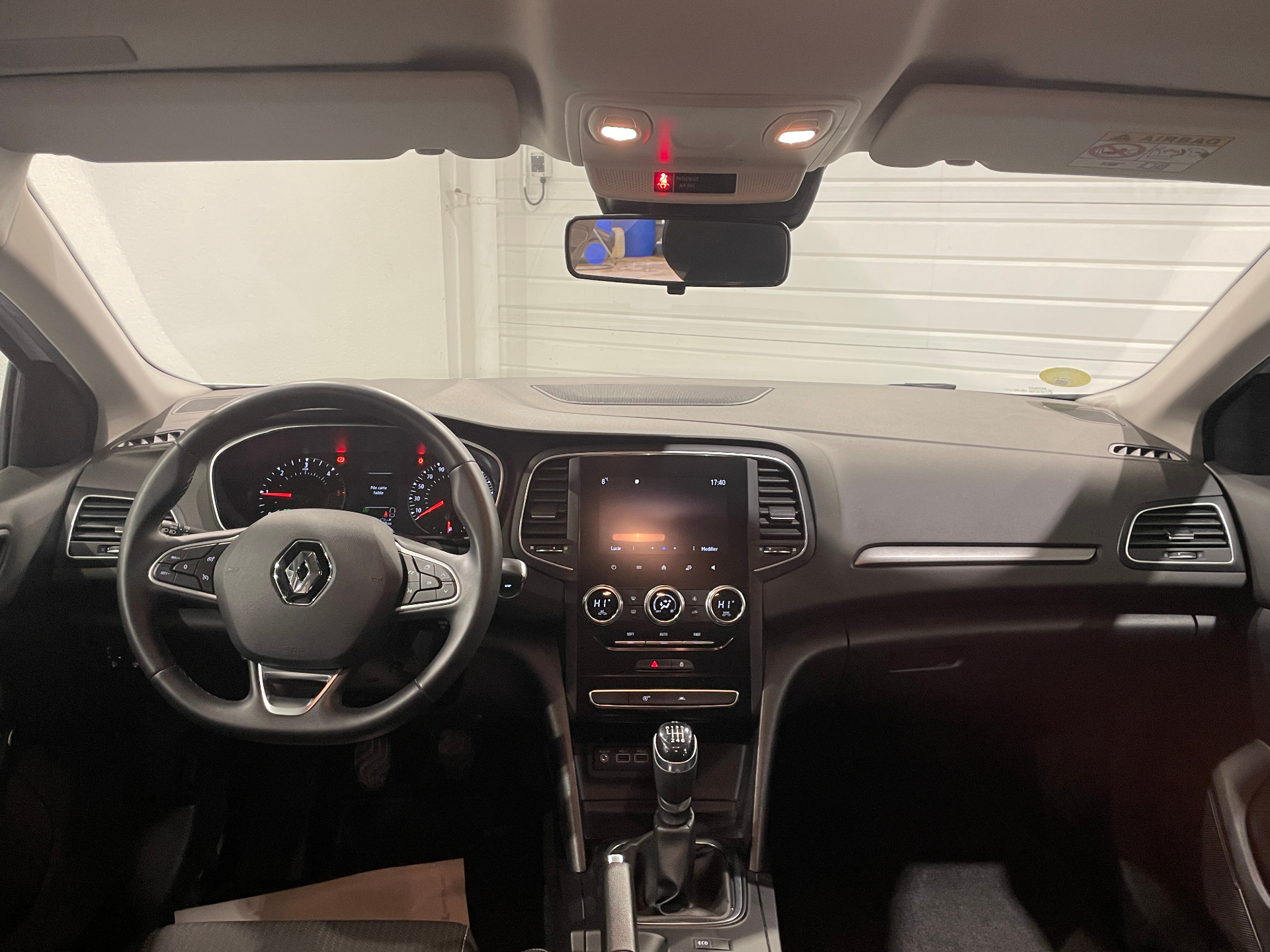 Photo 13 du véhicule RENAULT MEGANE IV BERLINE