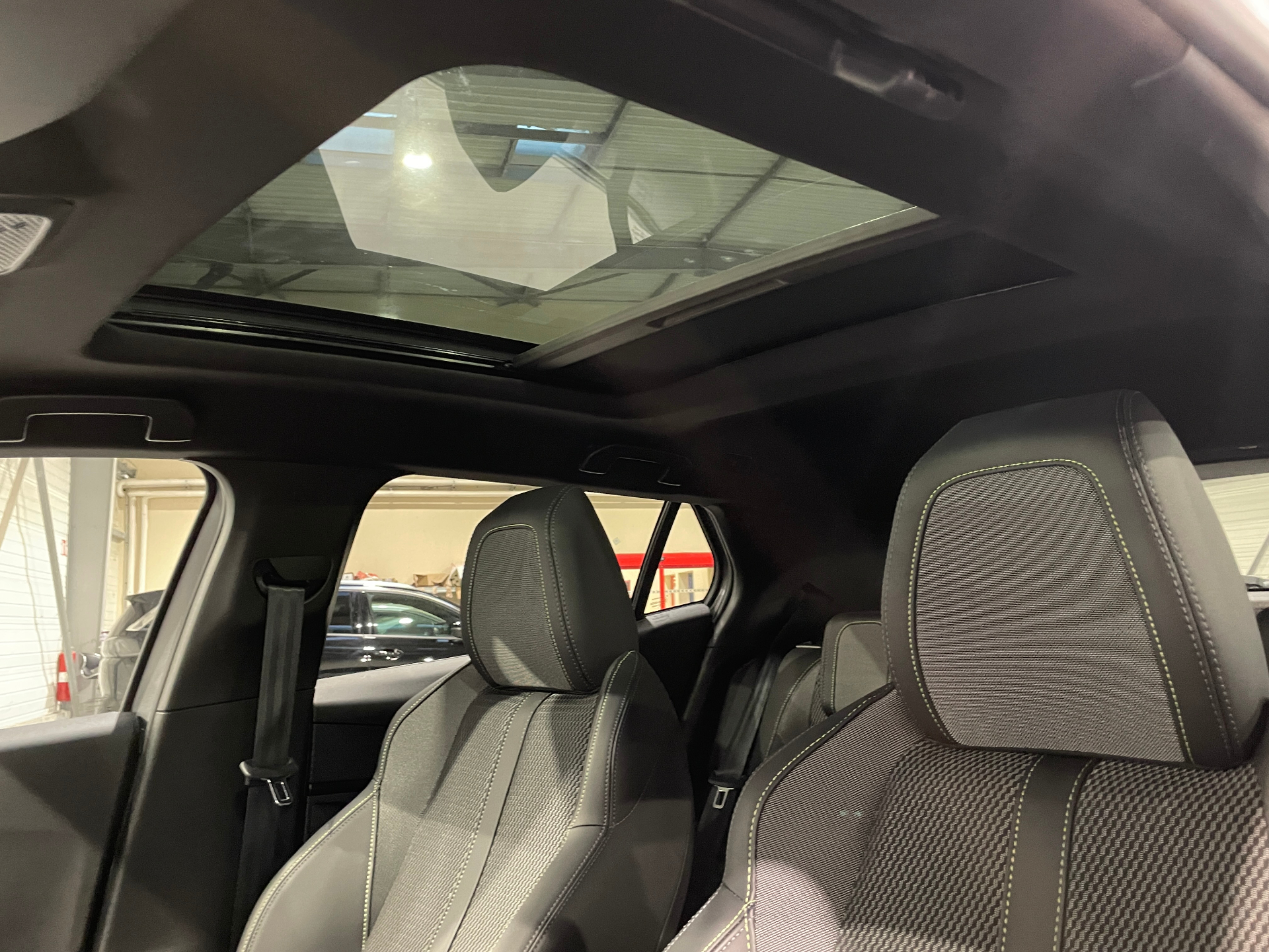 Photo 16 du véhicule PEUGEOT 2008