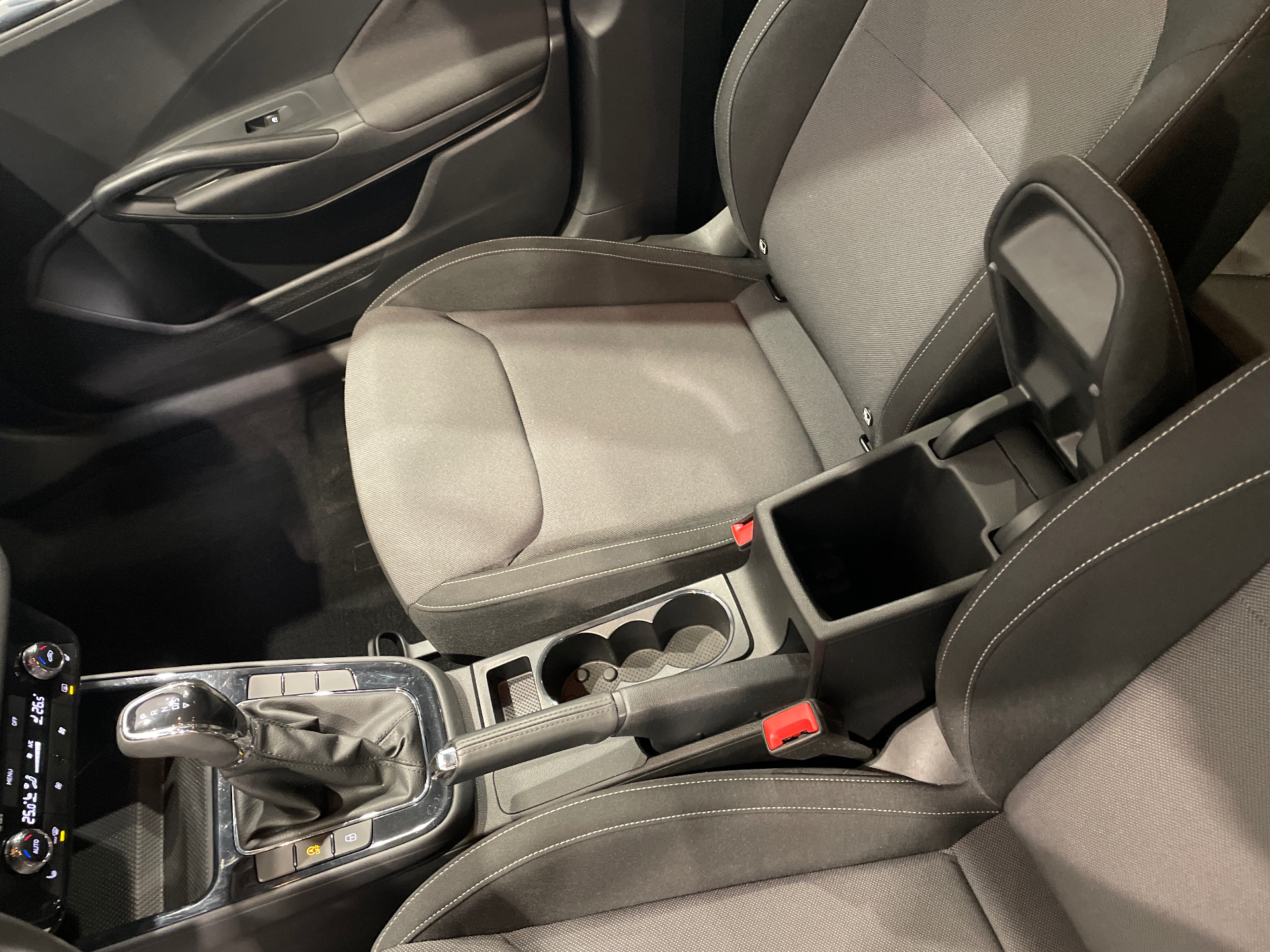 Photo 21 du véhicule SKODA FABIA