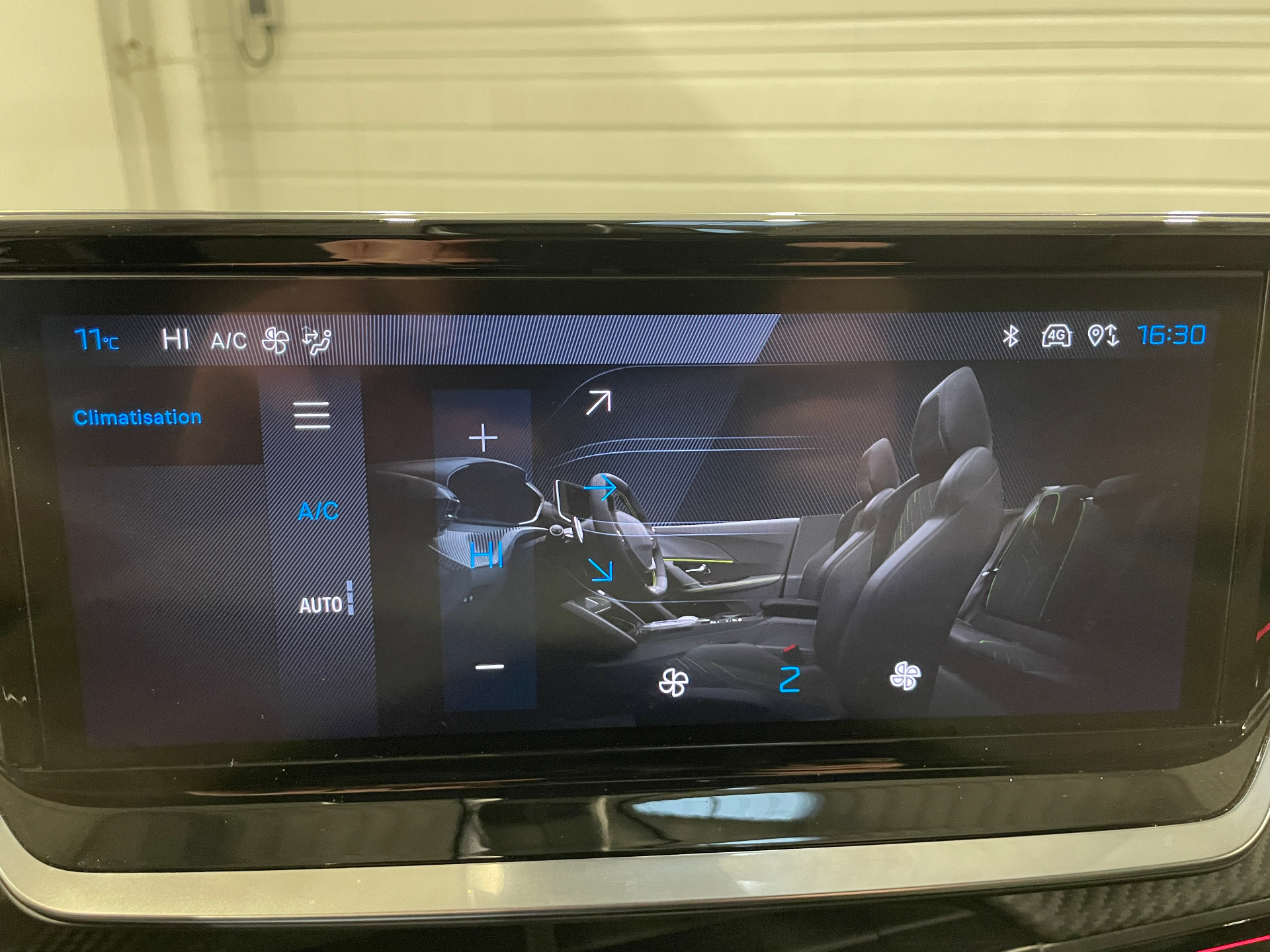 Photo 21 du véhicule PEUGEOT 2008