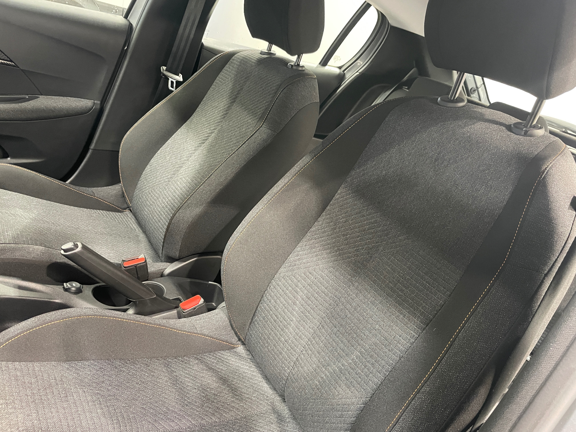 Photo 39 du véhicule PEUGEOT 208