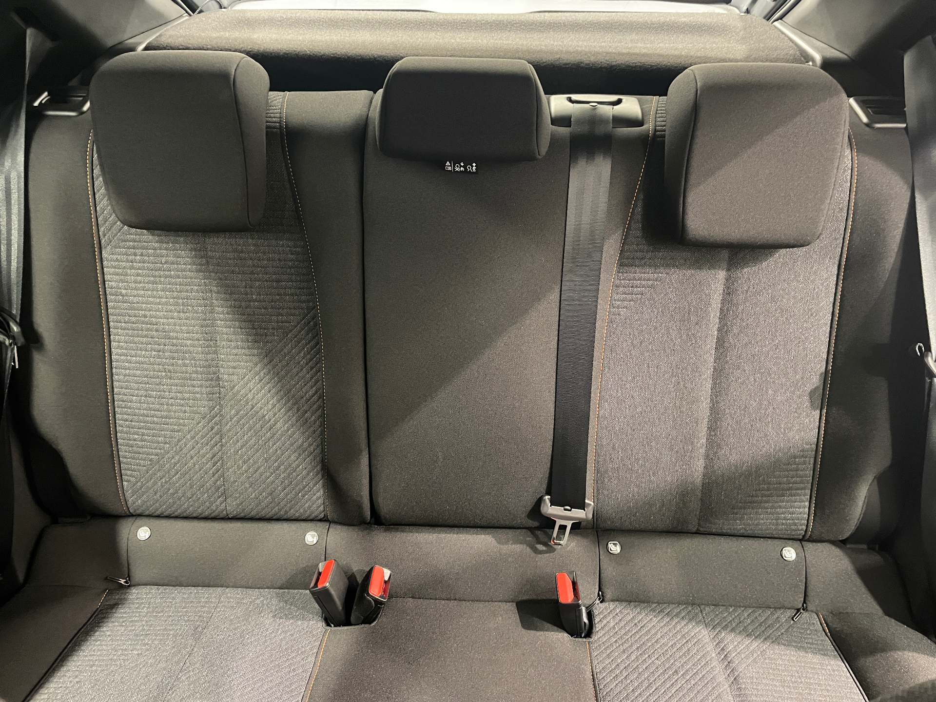 Photo 37 du véhicule PEUGEOT 208