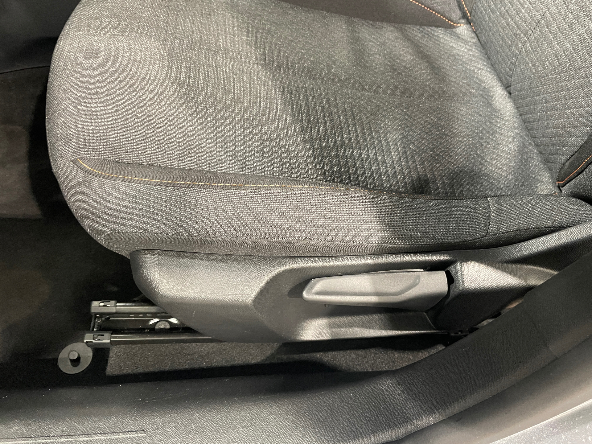 Photo 38 du véhicule PEUGEOT 208