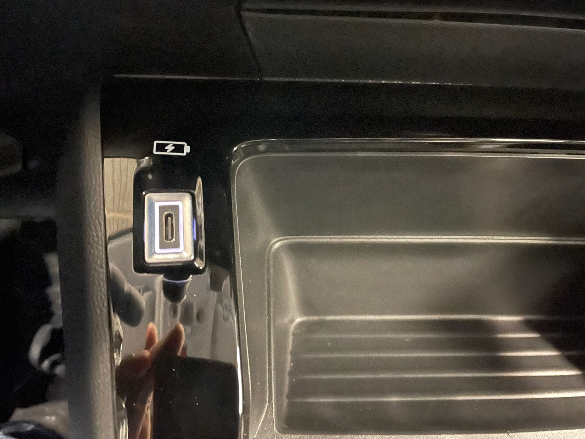 Photo 28 du véhicule PEUGEOT 208