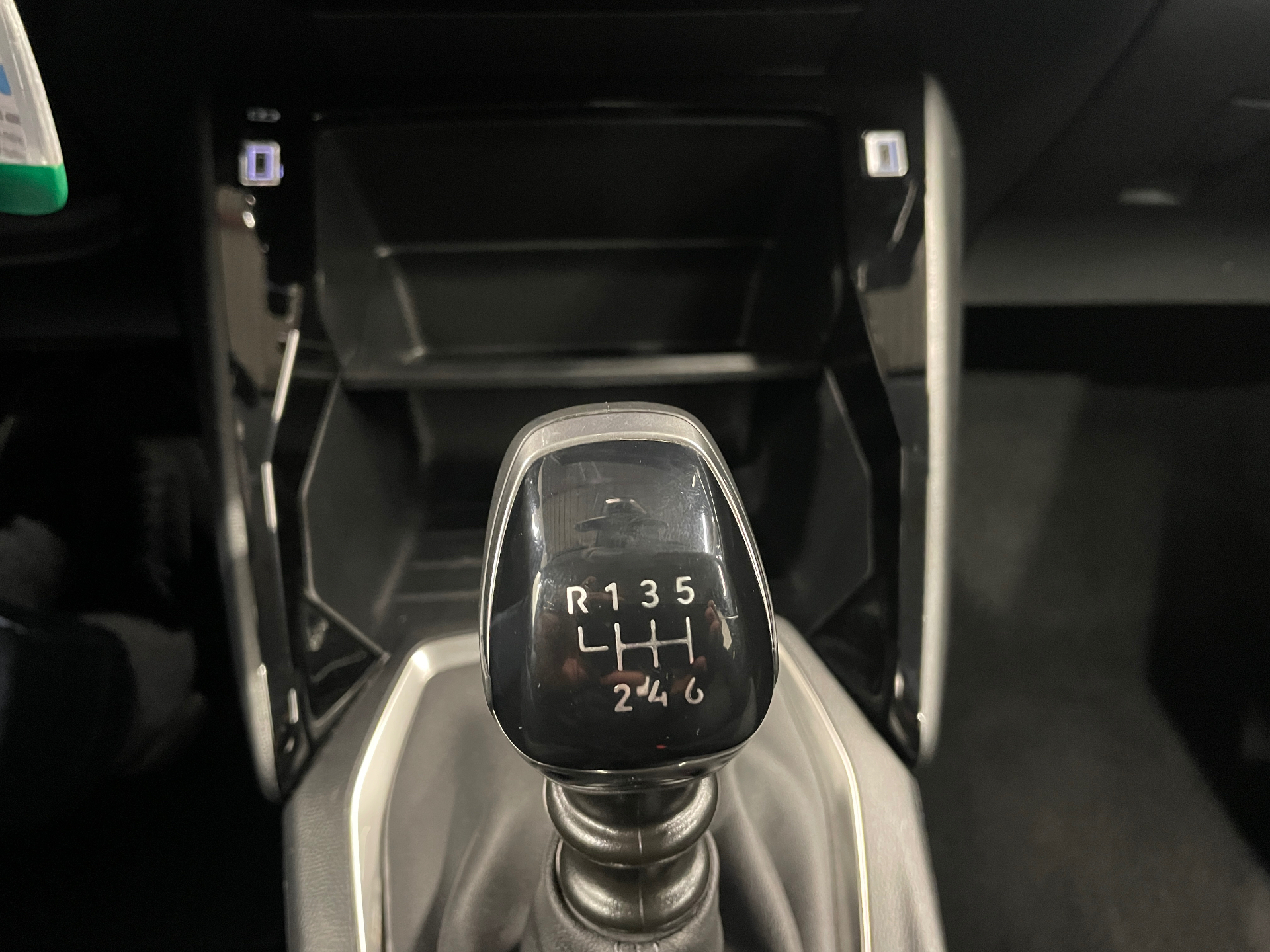 Photo 26 du véhicule PEUGEOT 208