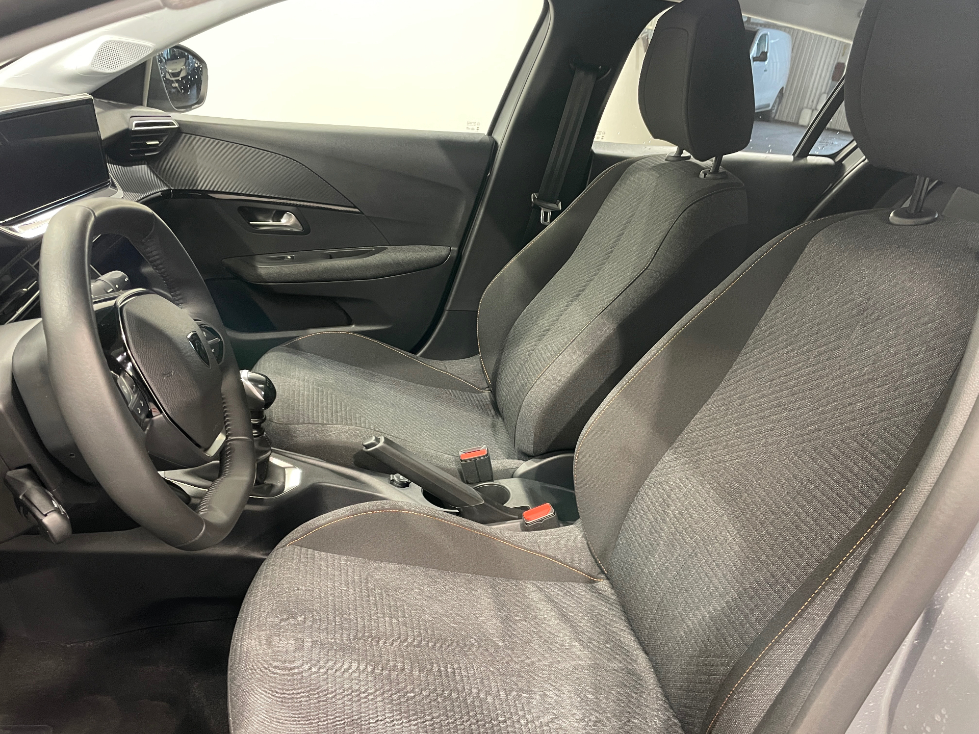 Photo 14 du véhicule PEUGEOT 208