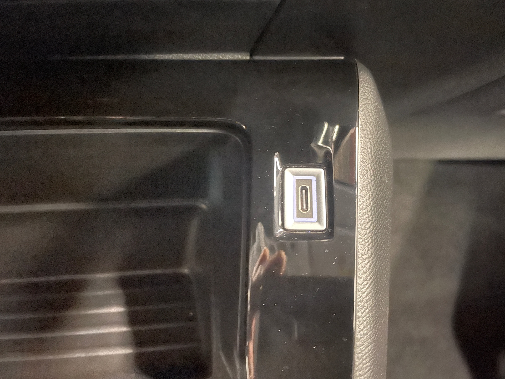 Photo 27 du véhicule PEUGEOT 208