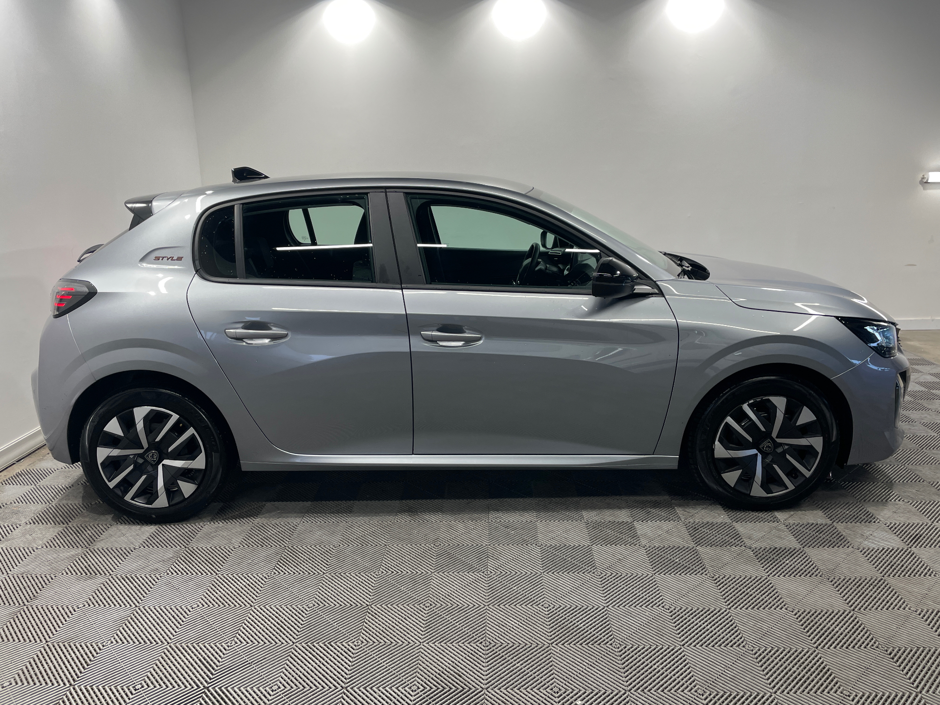 Photo 5 du véhicule PEUGEOT 208