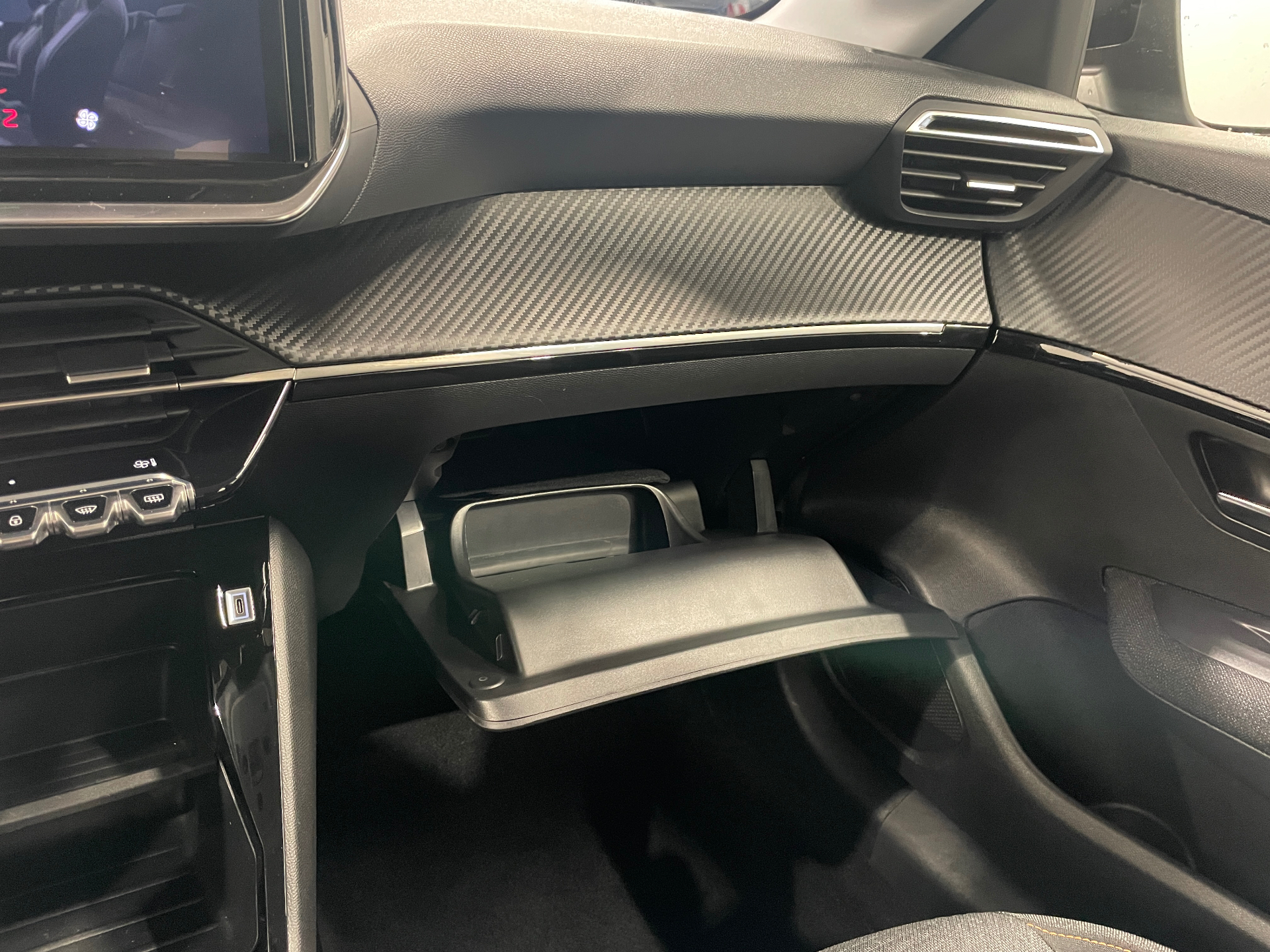 Photo 33 du véhicule PEUGEOT 208