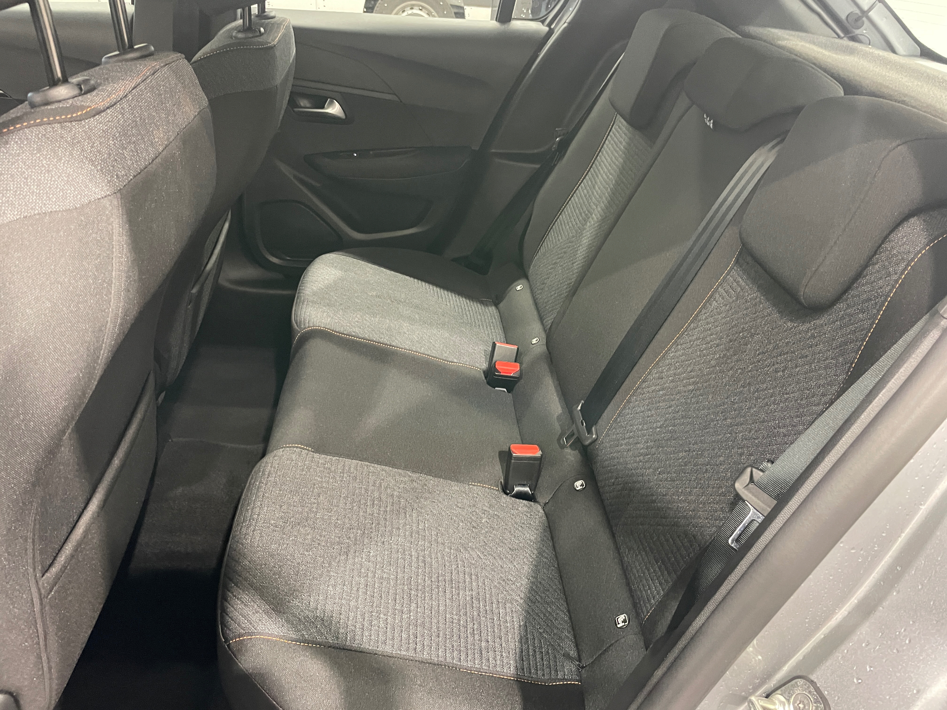 Photo 36 du véhicule PEUGEOT 208