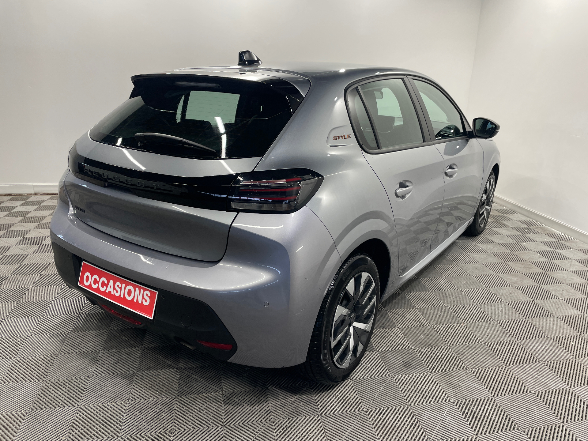 Photo 6 du véhicule PEUGEOT 208