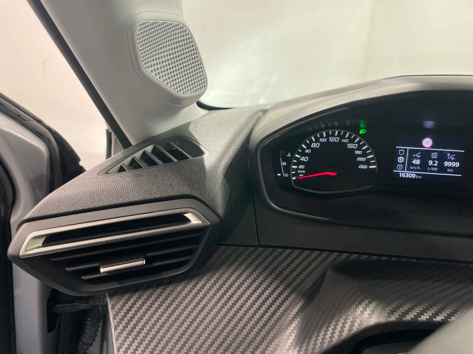 Photo 23 du véhicule PEUGEOT 208