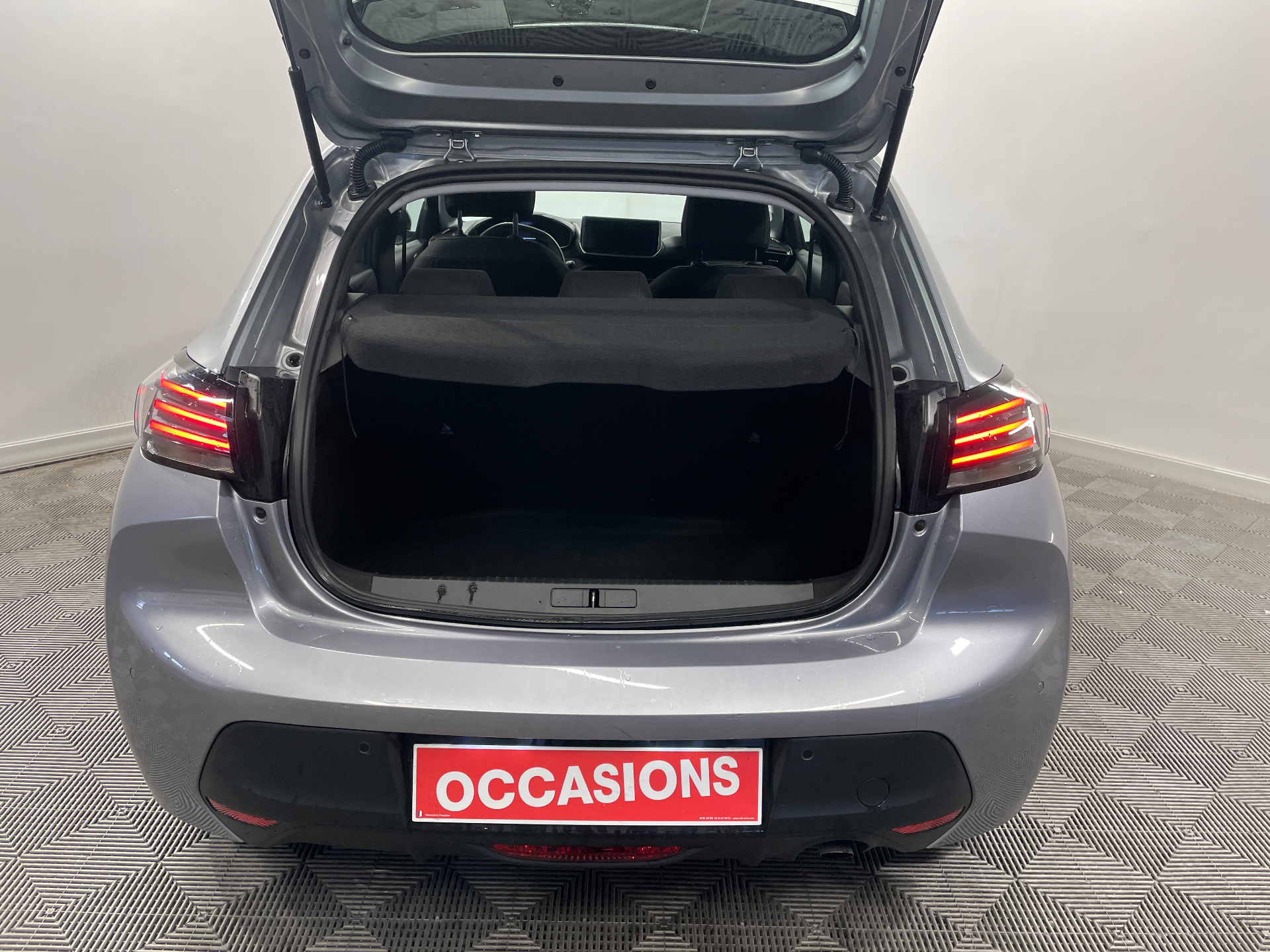 Photo 8 du véhicule PEUGEOT 208