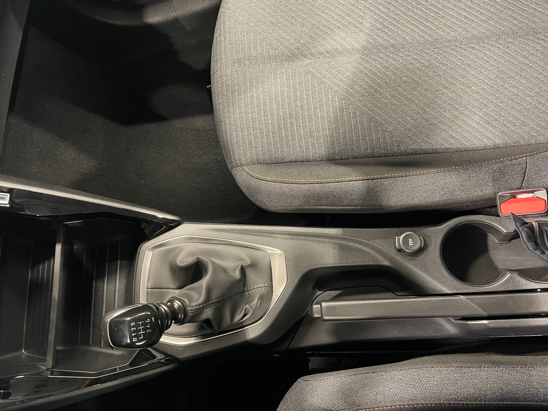 Photo 25 du véhicule PEUGEOT 208