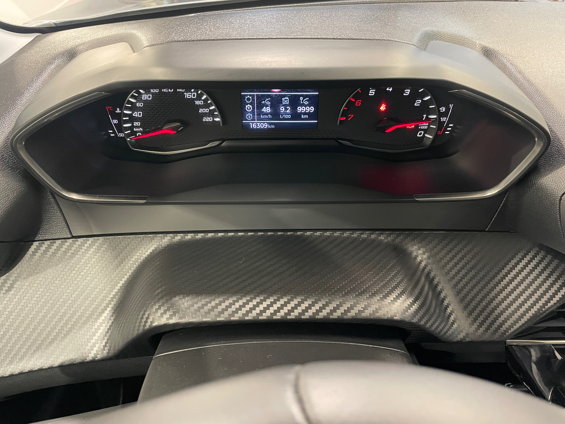 Photo 34 du véhicule PEUGEOT 208