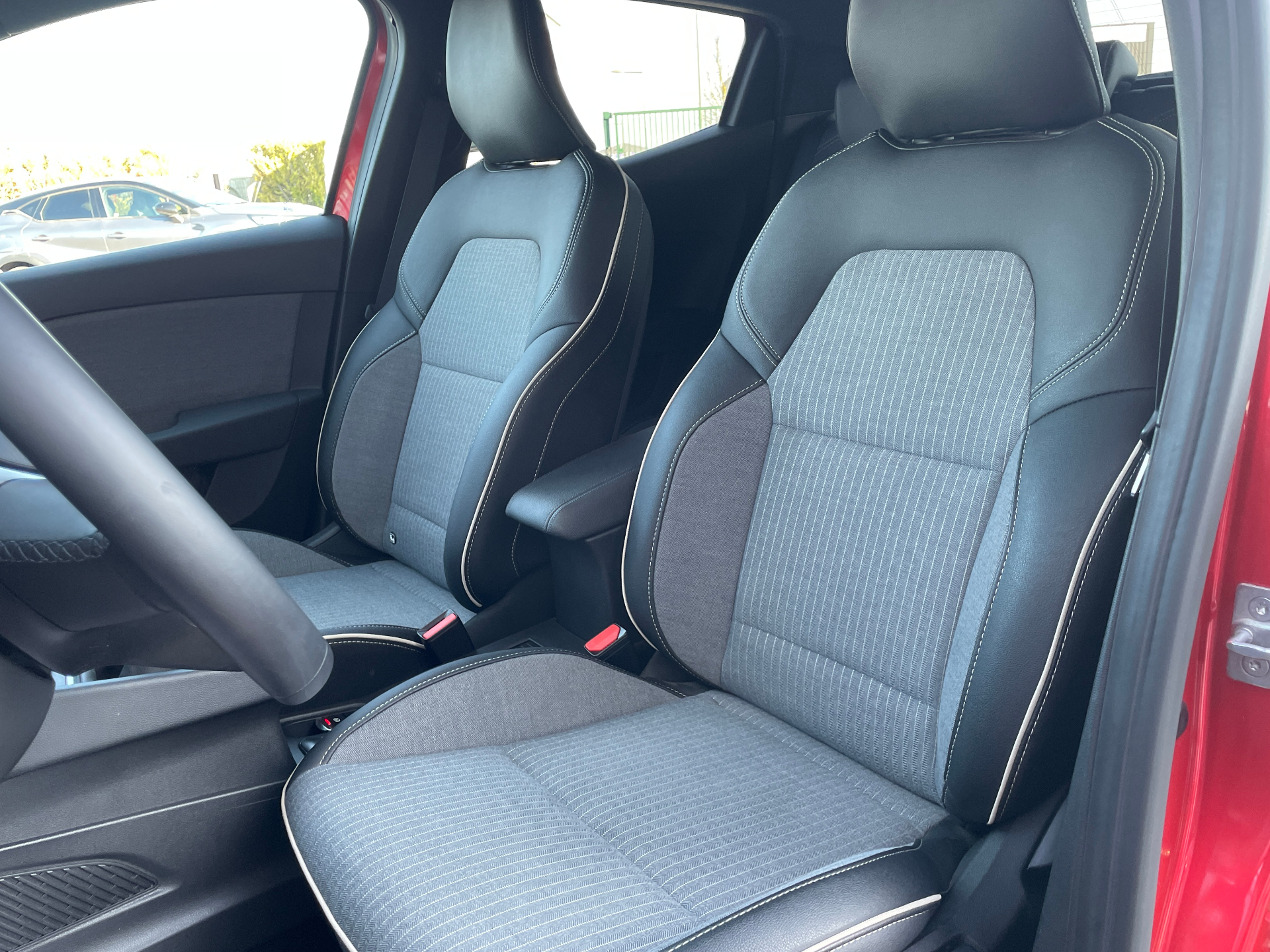 Photo 11 du véhicule RENAULT CLIO V