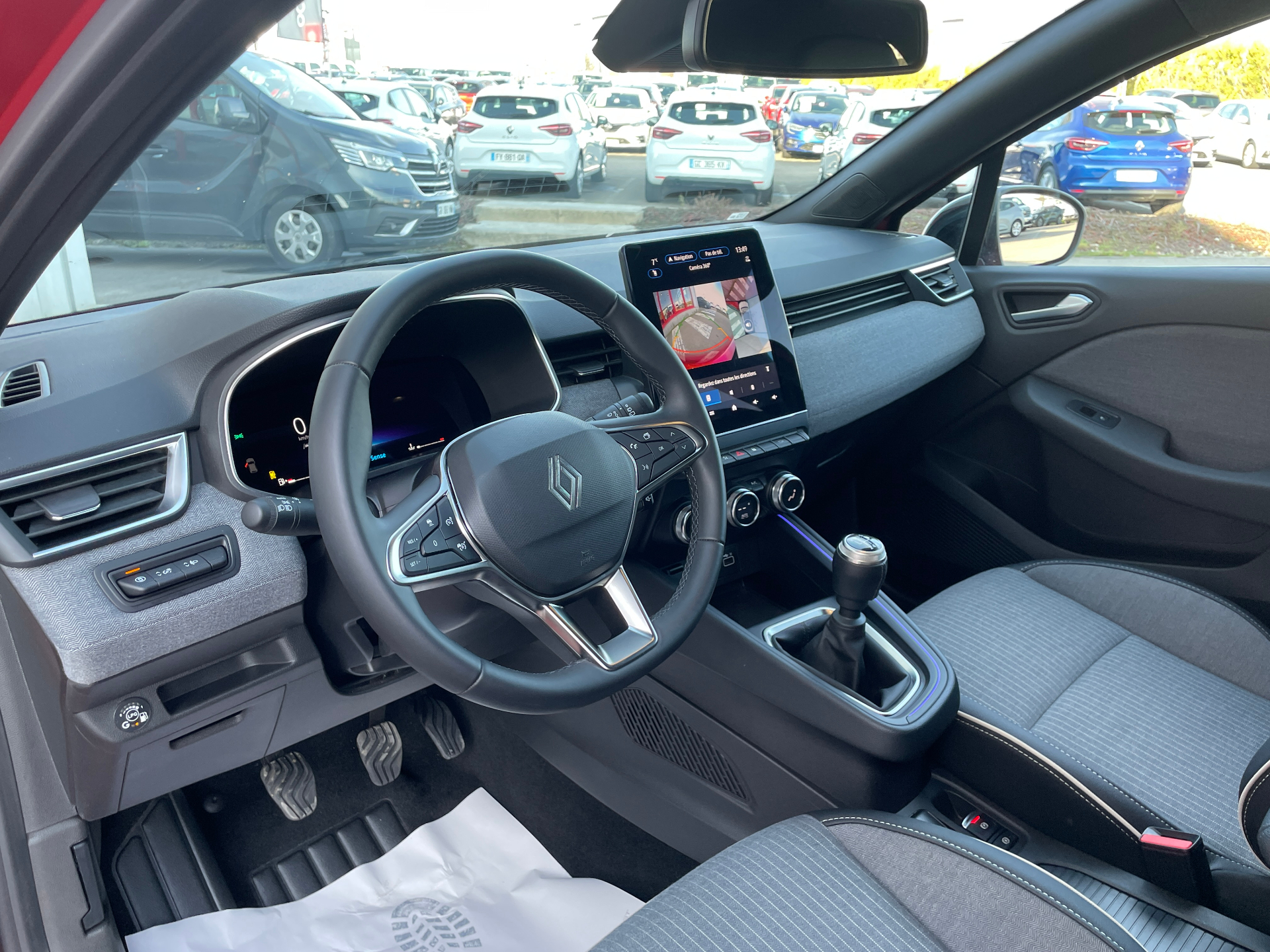 Photo 10 du véhicule RENAULT CLIO V