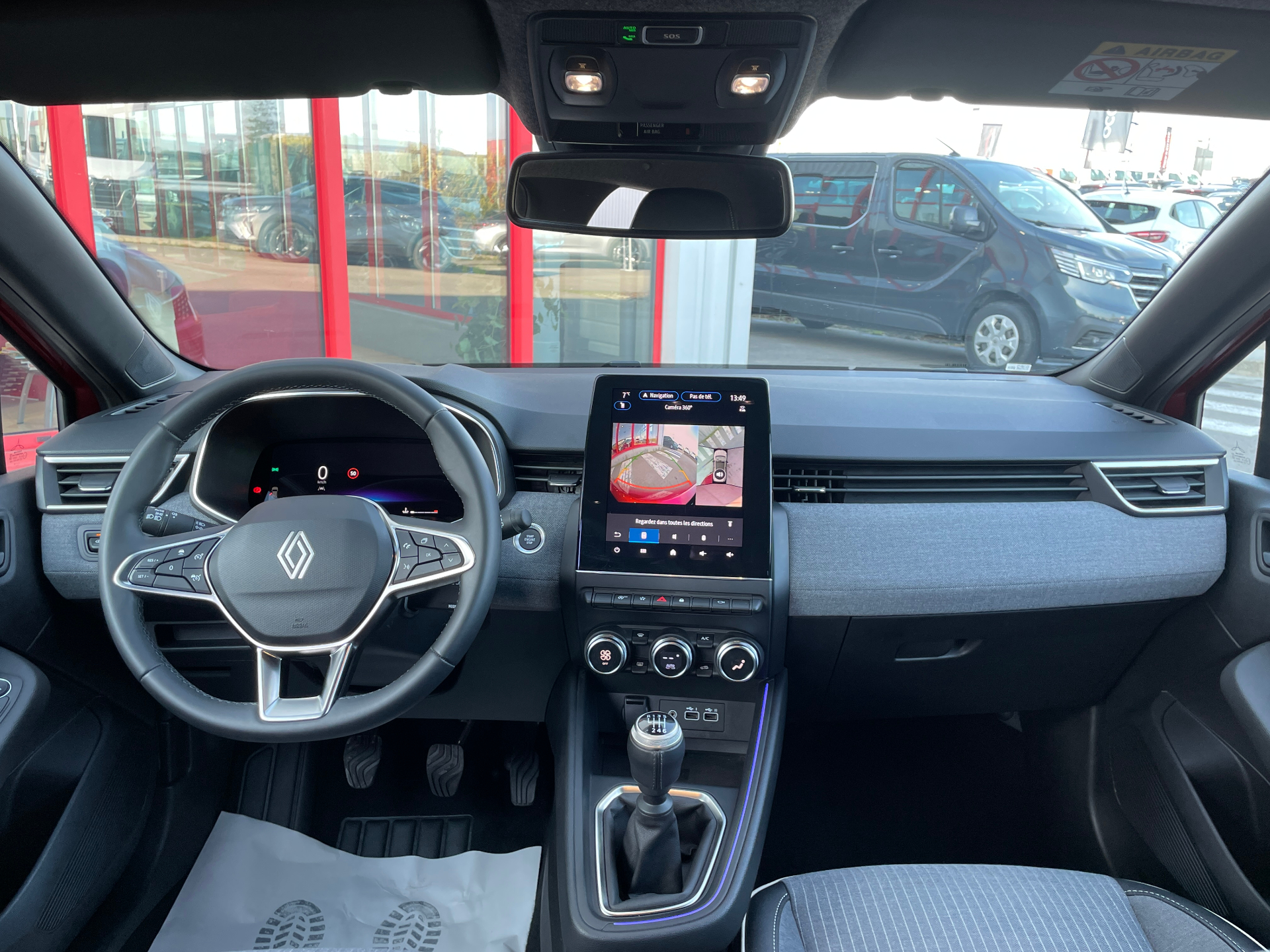 Photo 13 du véhicule RENAULT CLIO V