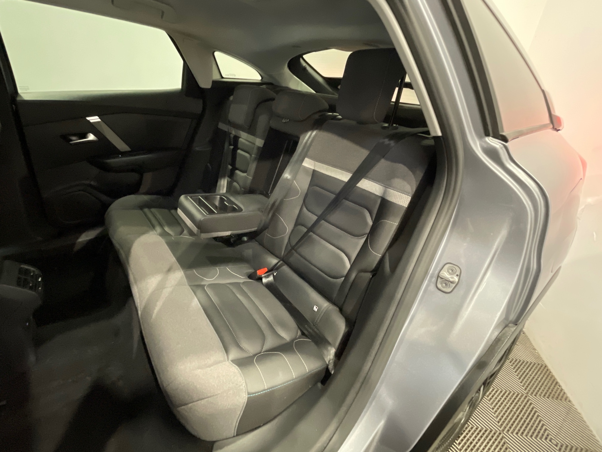 Photo 10 du véhicule CITROEN C4