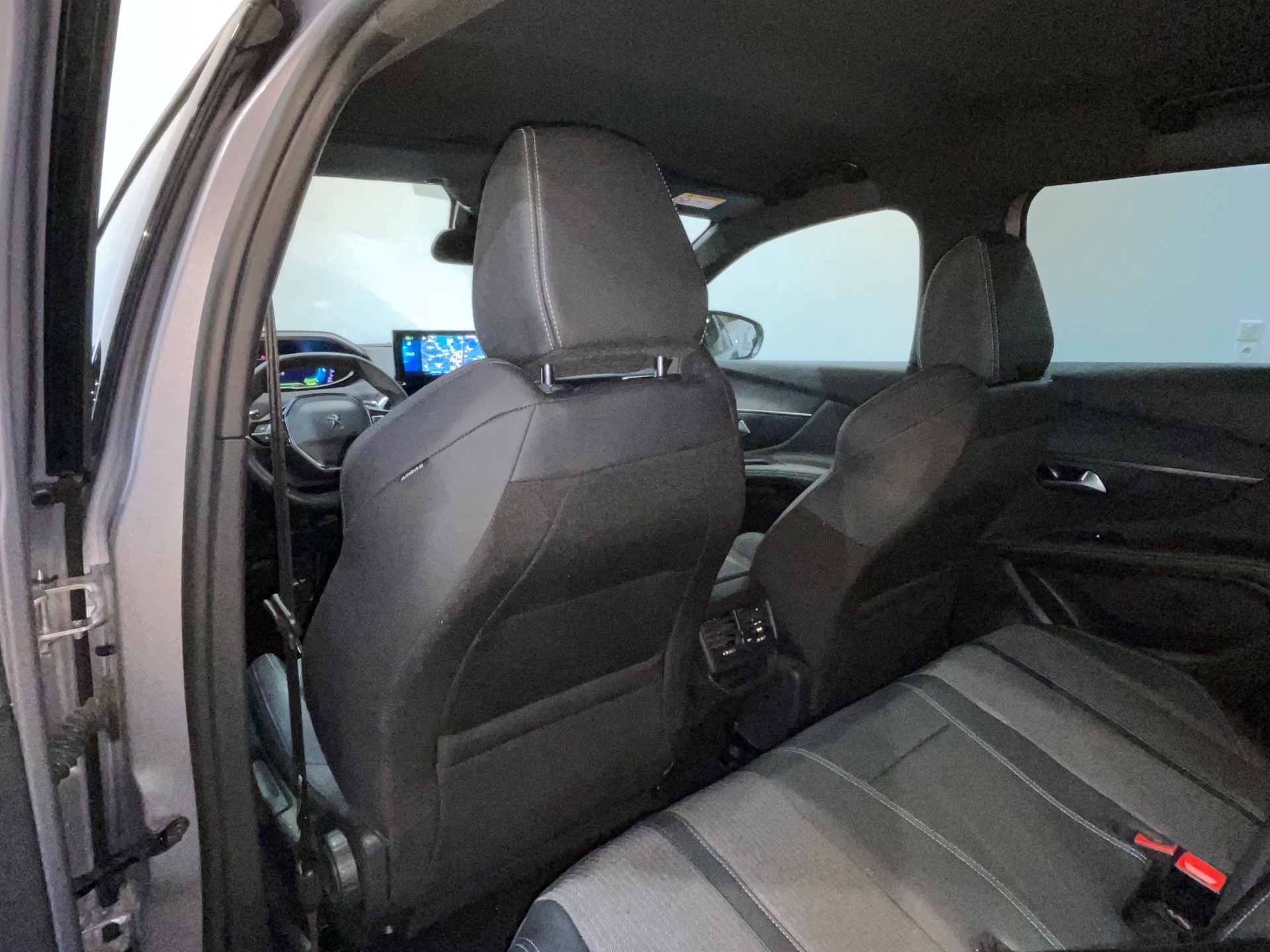 Photo 42 du véhicule PEUGEOT 3008