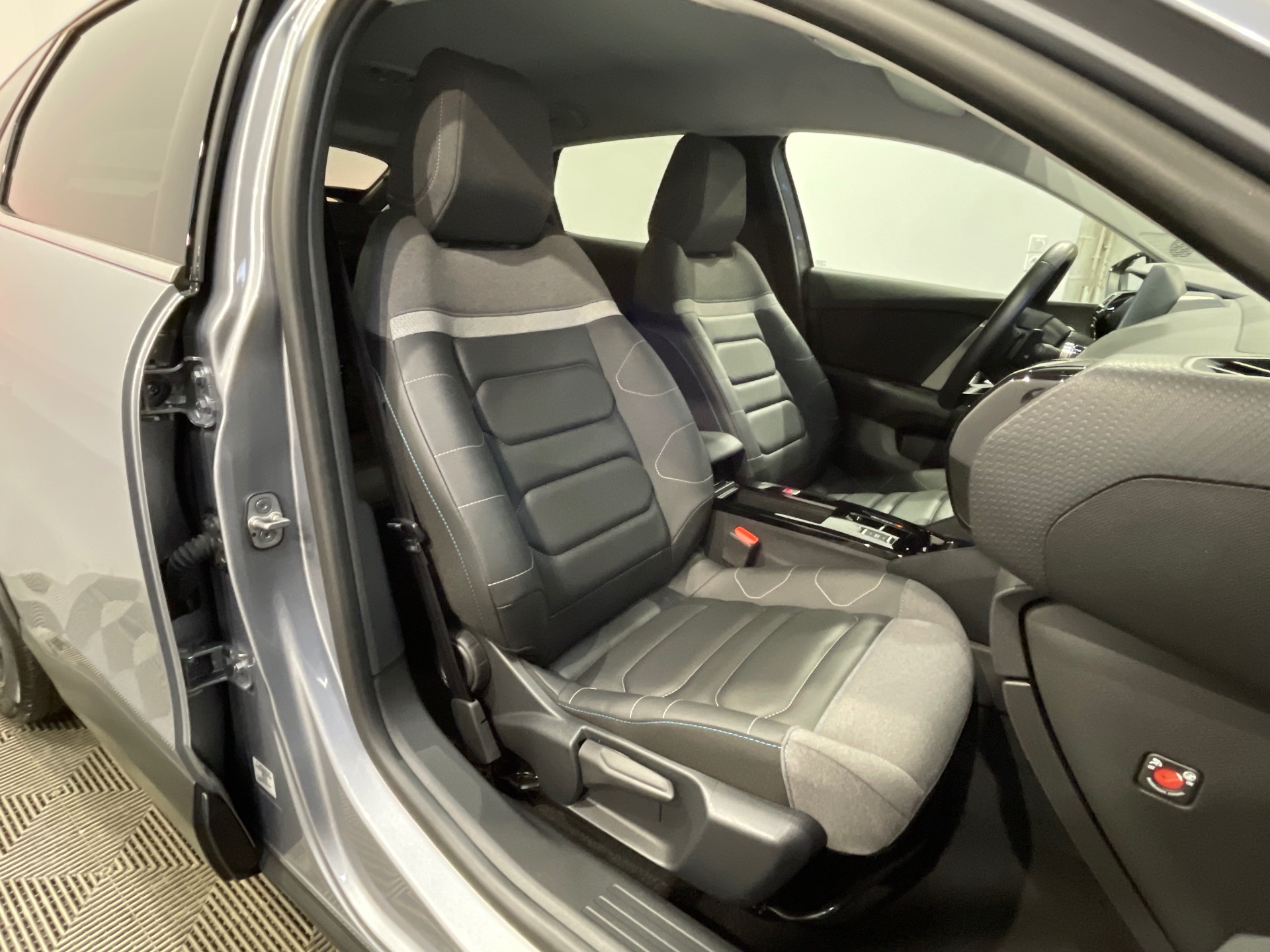 Photo 47 du véhicule CITROEN C4