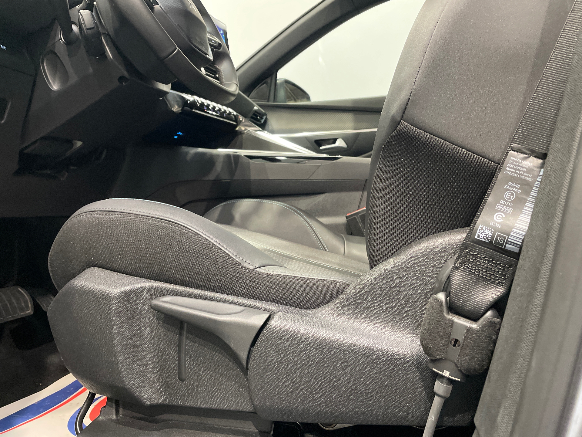 Photo 41 du véhicule PEUGEOT 3008