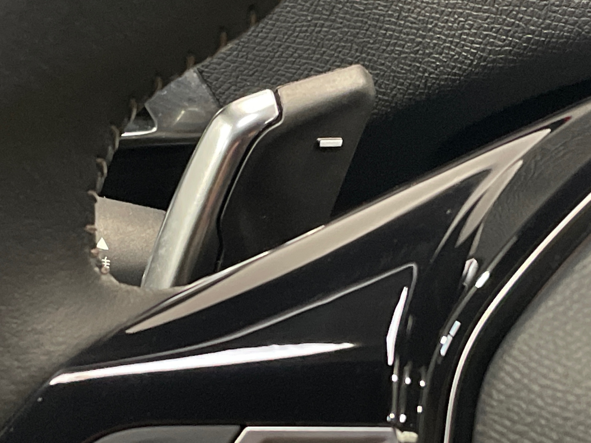 Photo 32 du véhicule PEUGEOT 3008