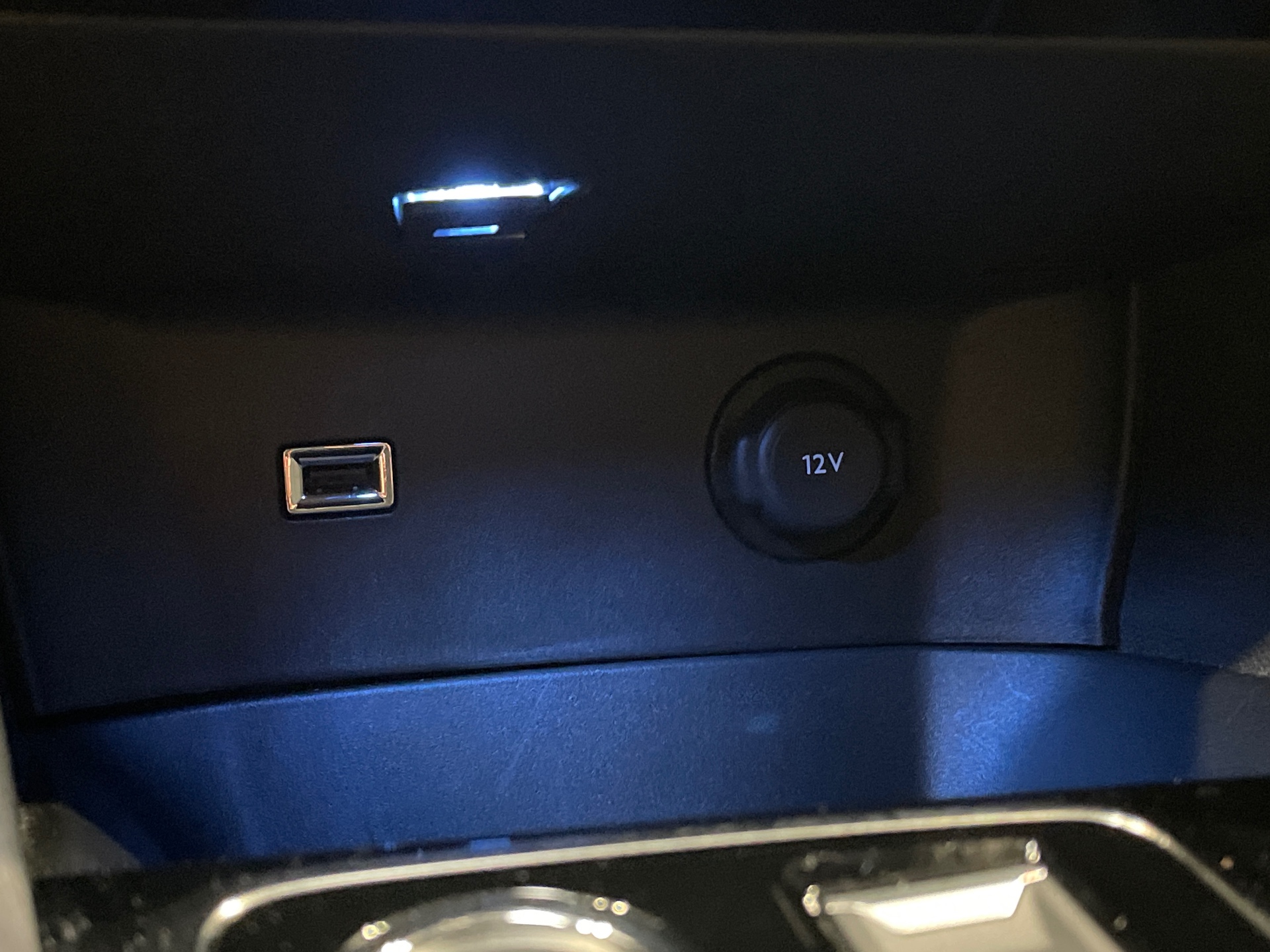 Photo 21 du véhicule PEUGEOT 3008