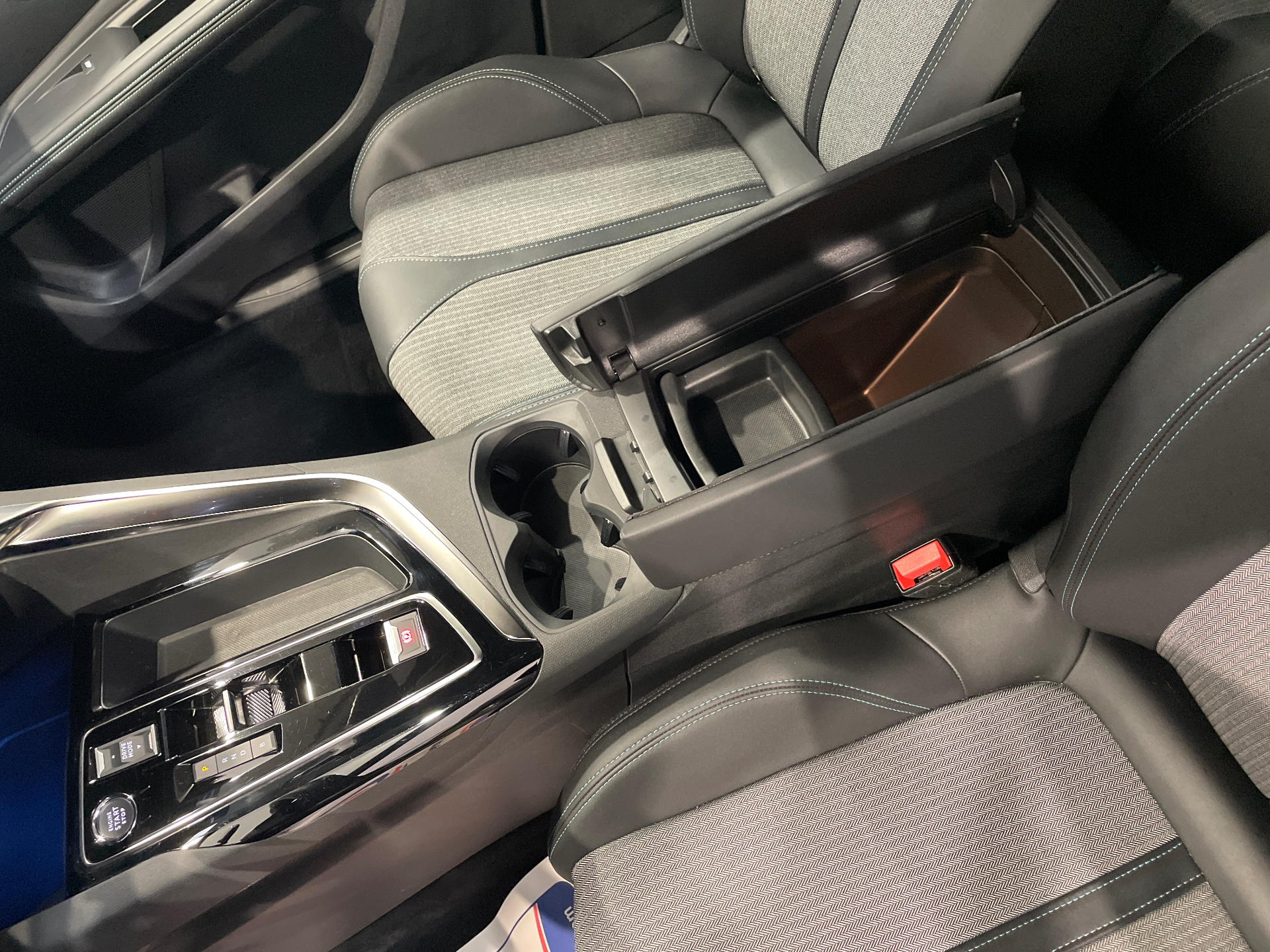 Photo 25 du véhicule PEUGEOT 3008