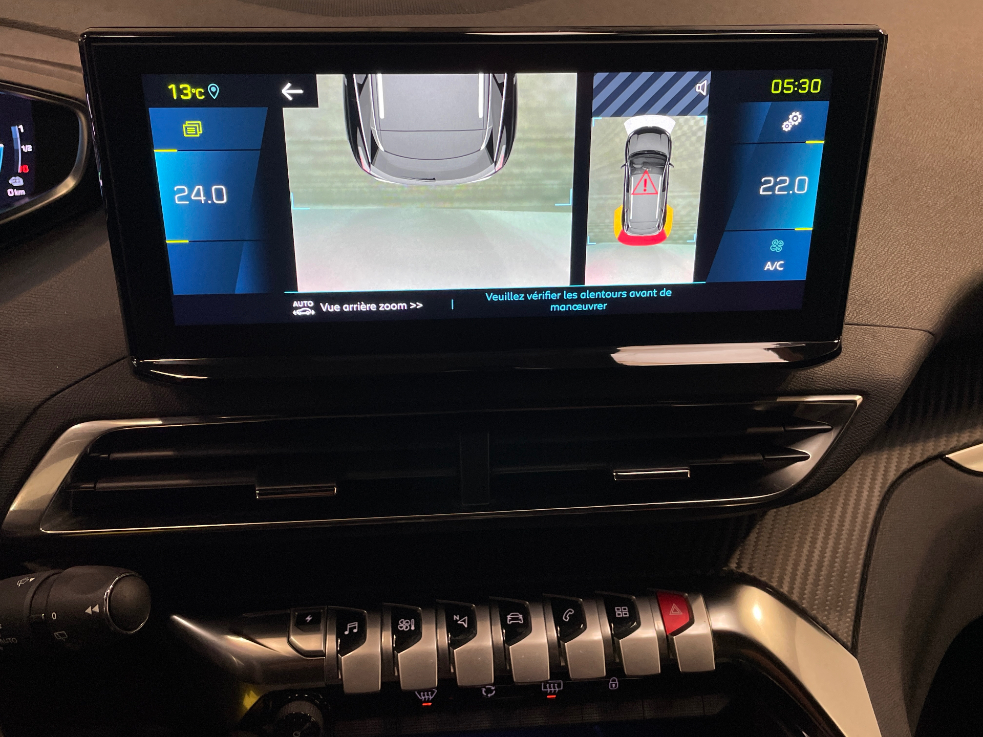 Photo 12 du véhicule PEUGEOT 3008