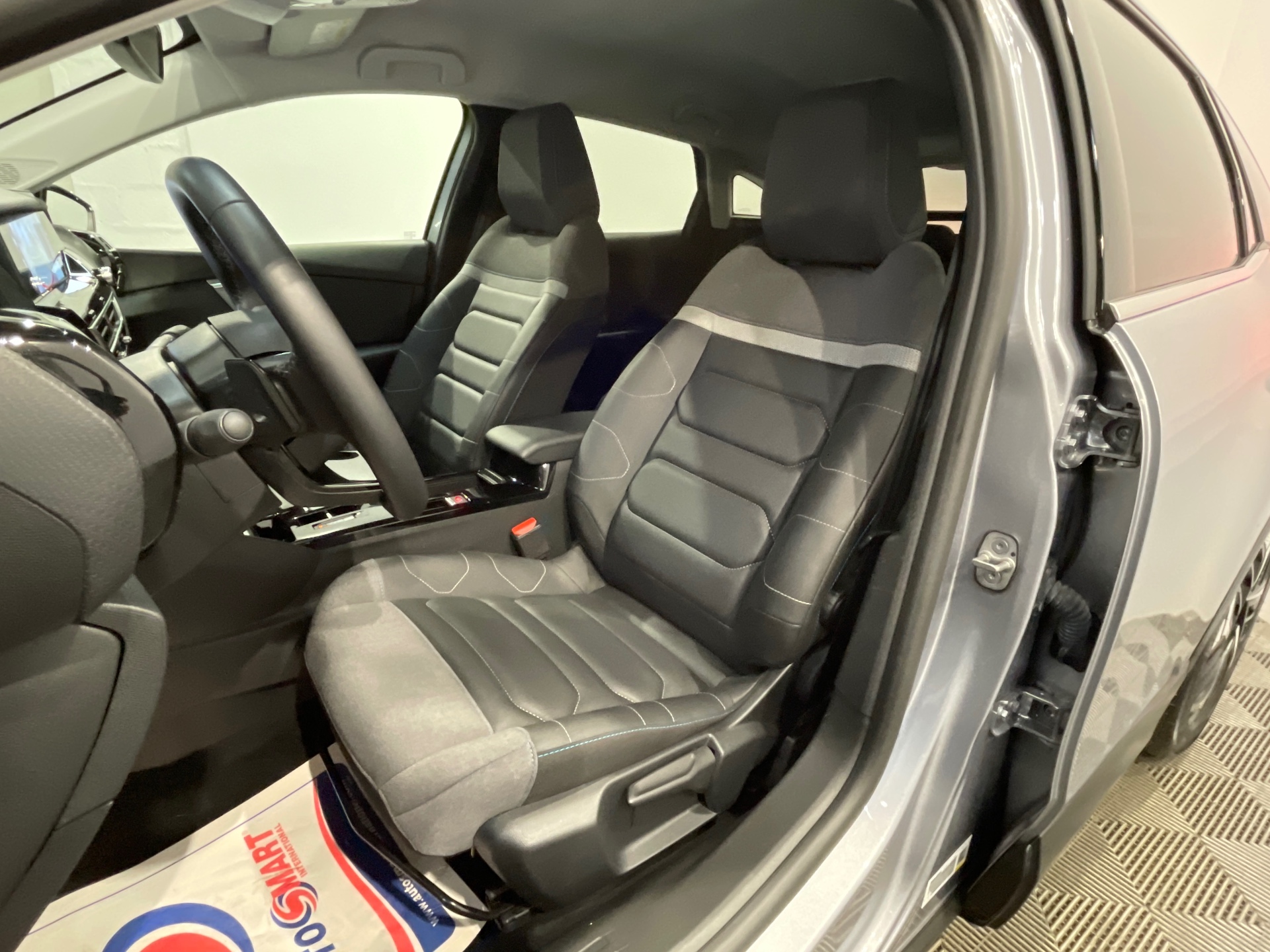 Photo 9 du véhicule CITROEN C4