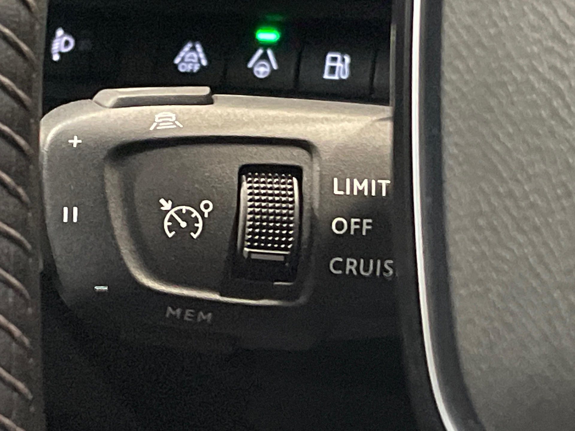 Photo 36 du véhicule PEUGEOT 3008