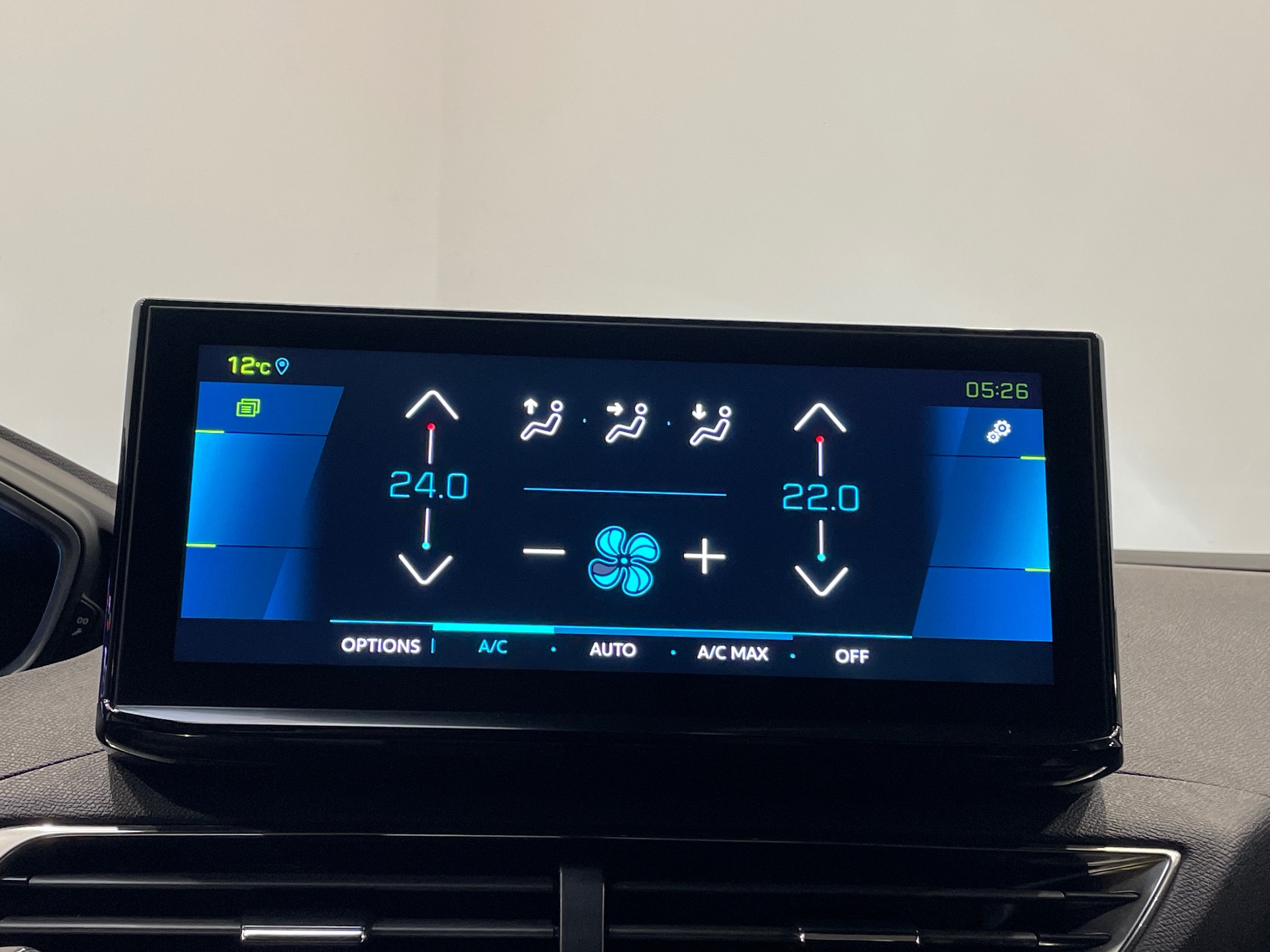 Photo 17 du véhicule PEUGEOT 3008