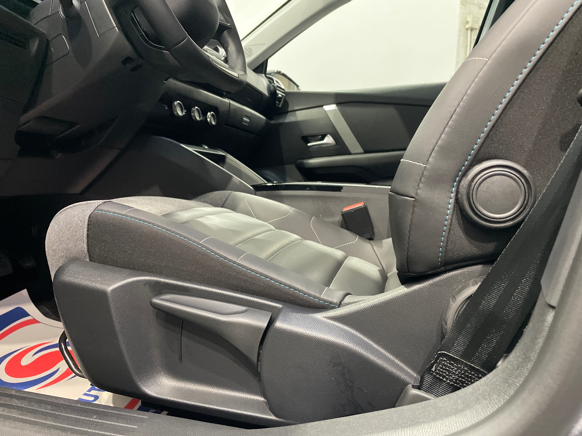 Photo 40 du véhicule CITROEN C4