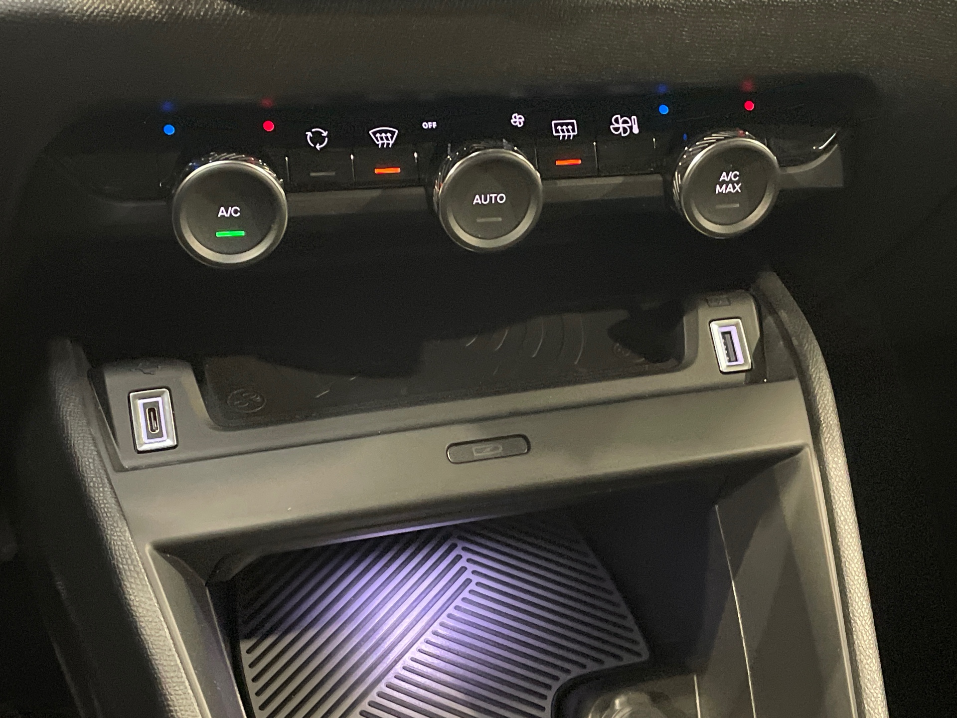 Photo 18 du véhicule CITROEN C4