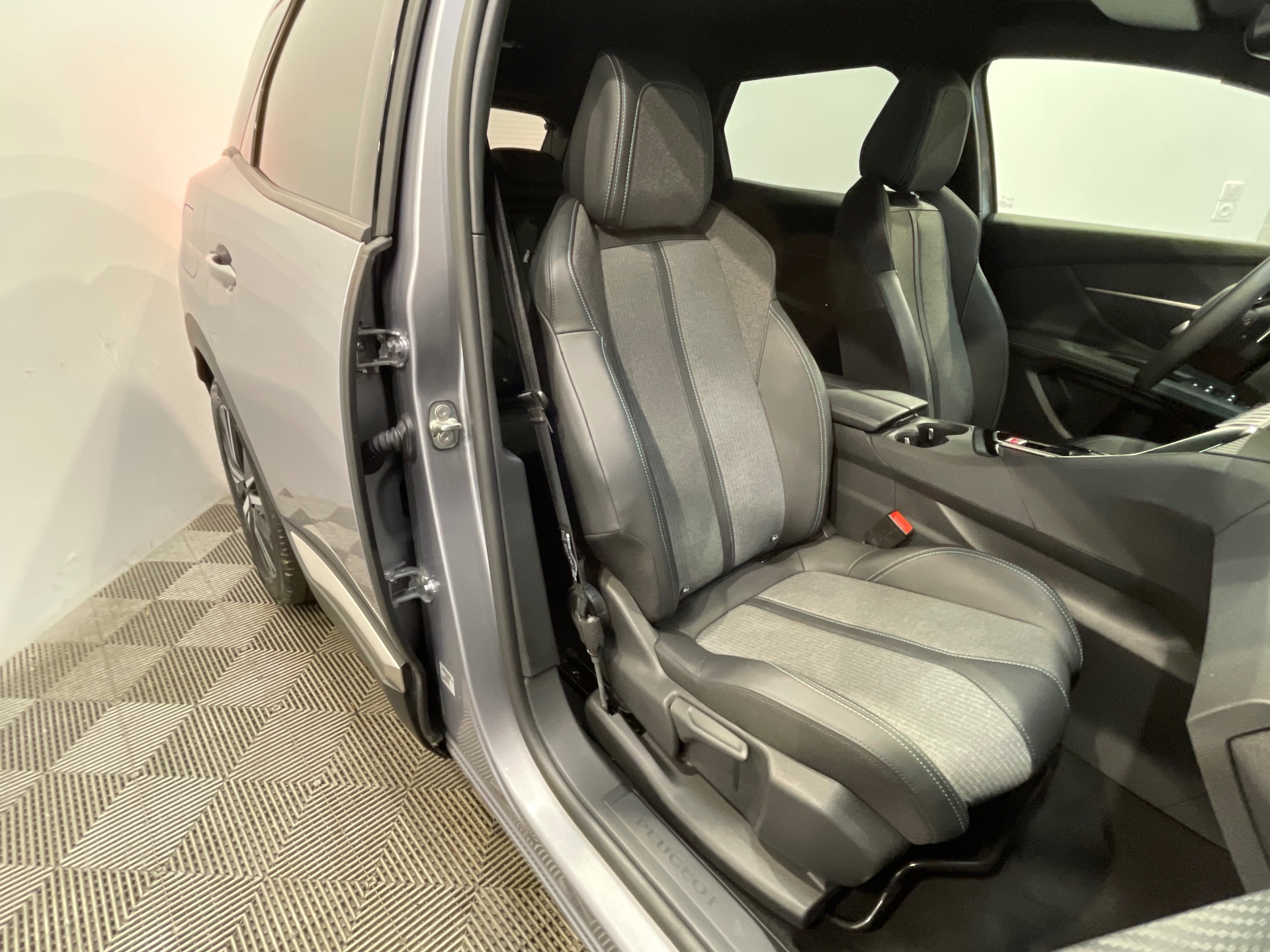 Photo 48 du véhicule PEUGEOT 3008