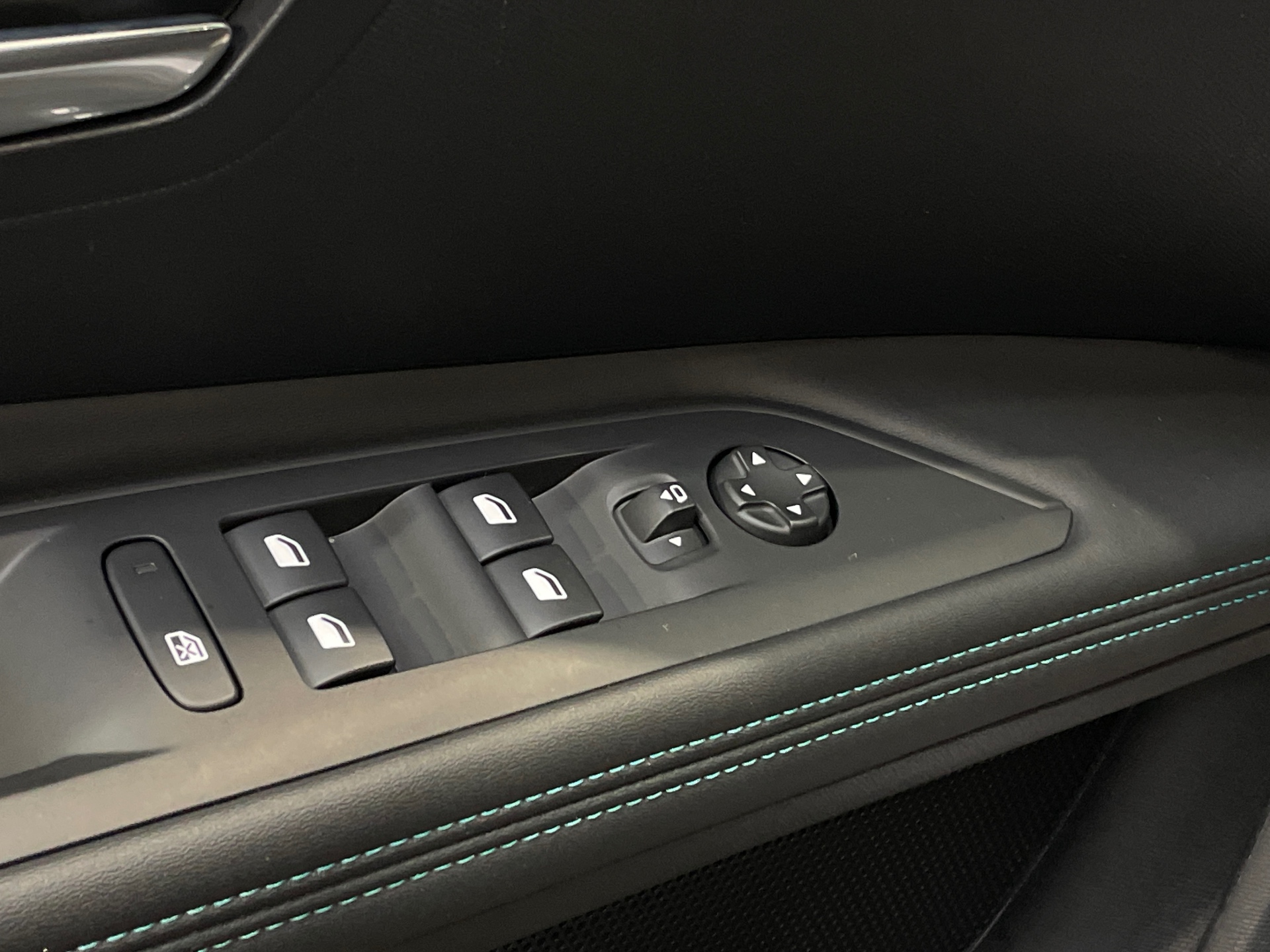 Photo 39 du véhicule PEUGEOT 3008