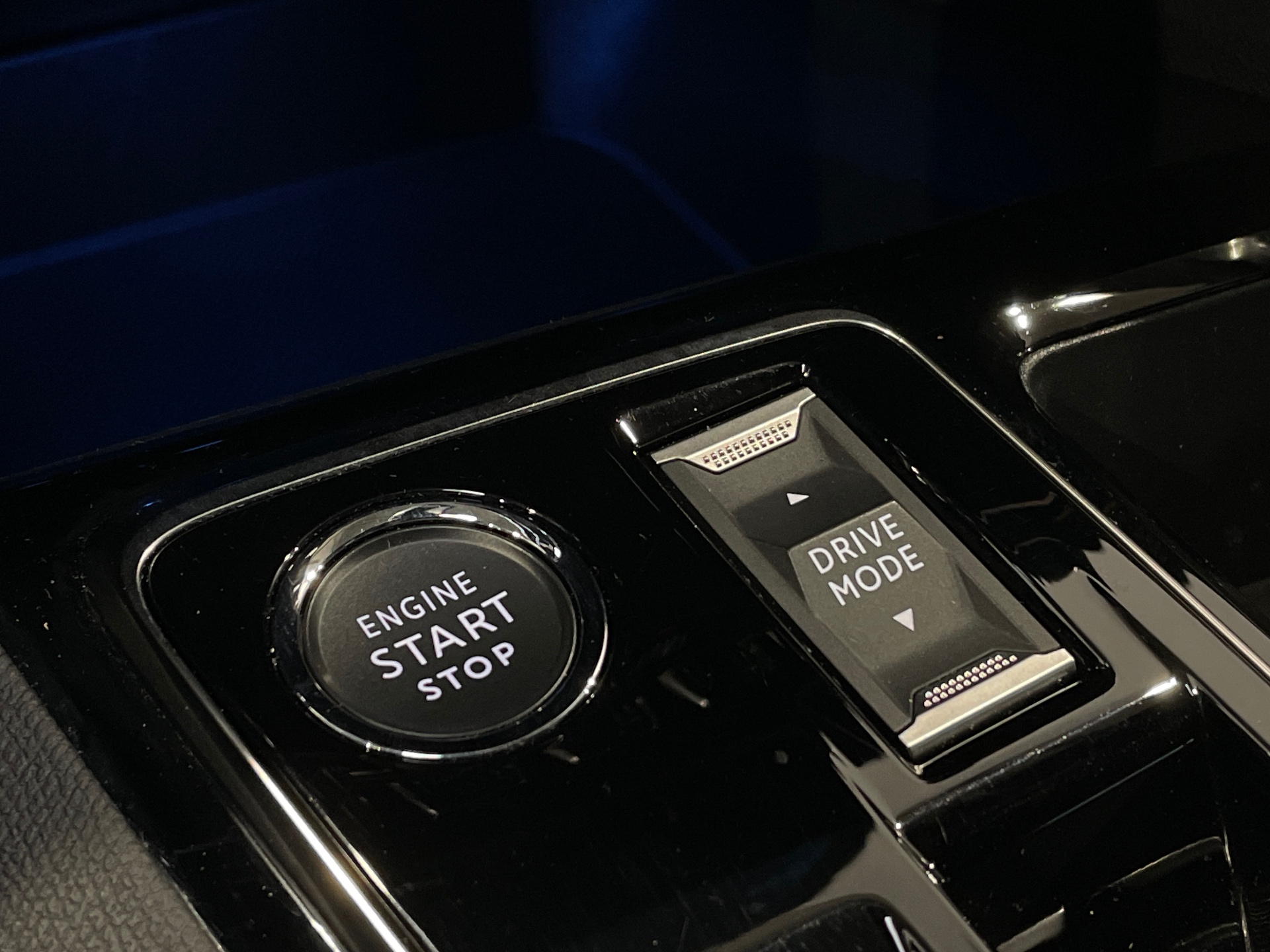 Photo 22 du véhicule PEUGEOT 3008