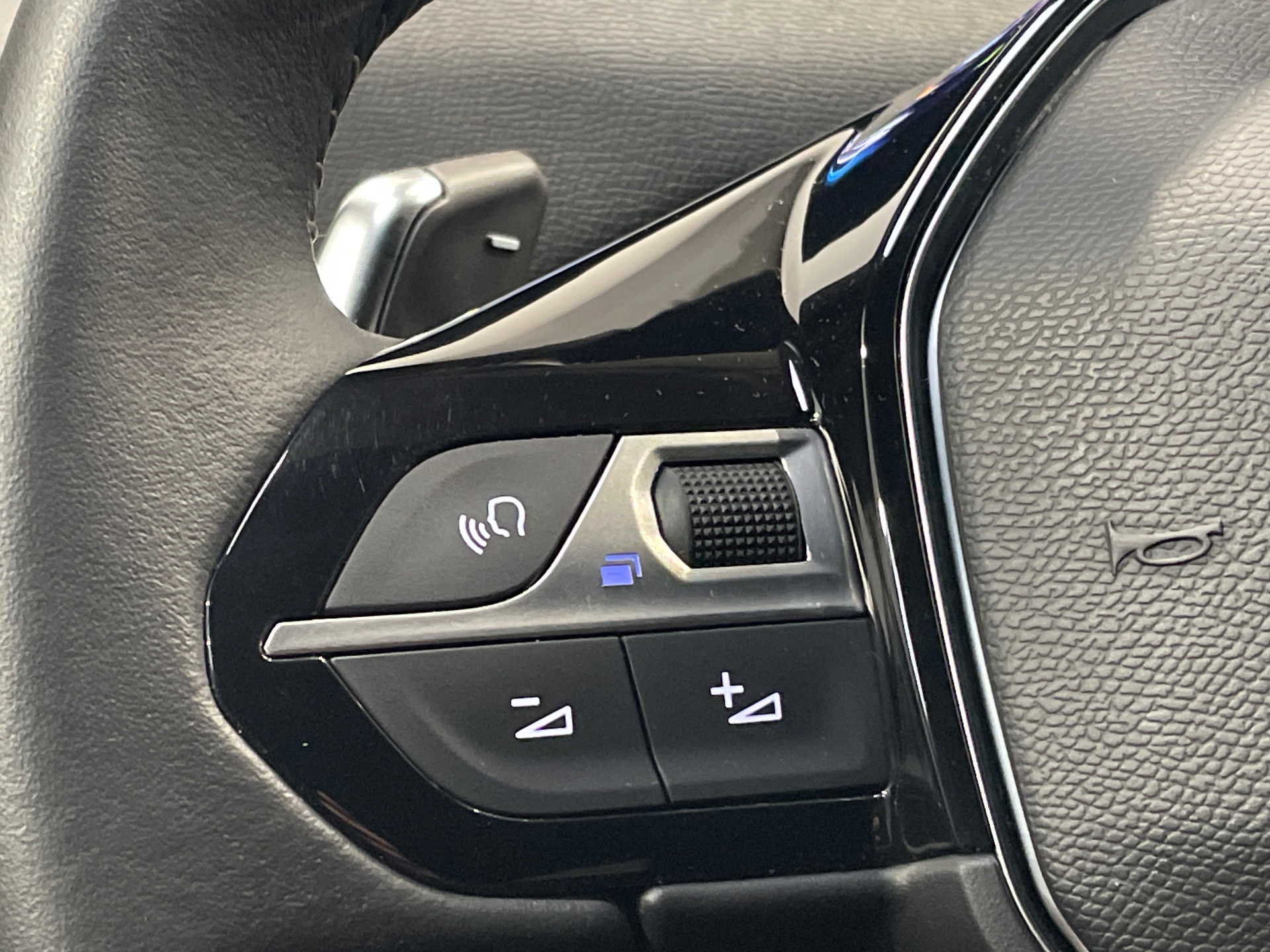 Photo 30 du véhicule PEUGEOT 3008