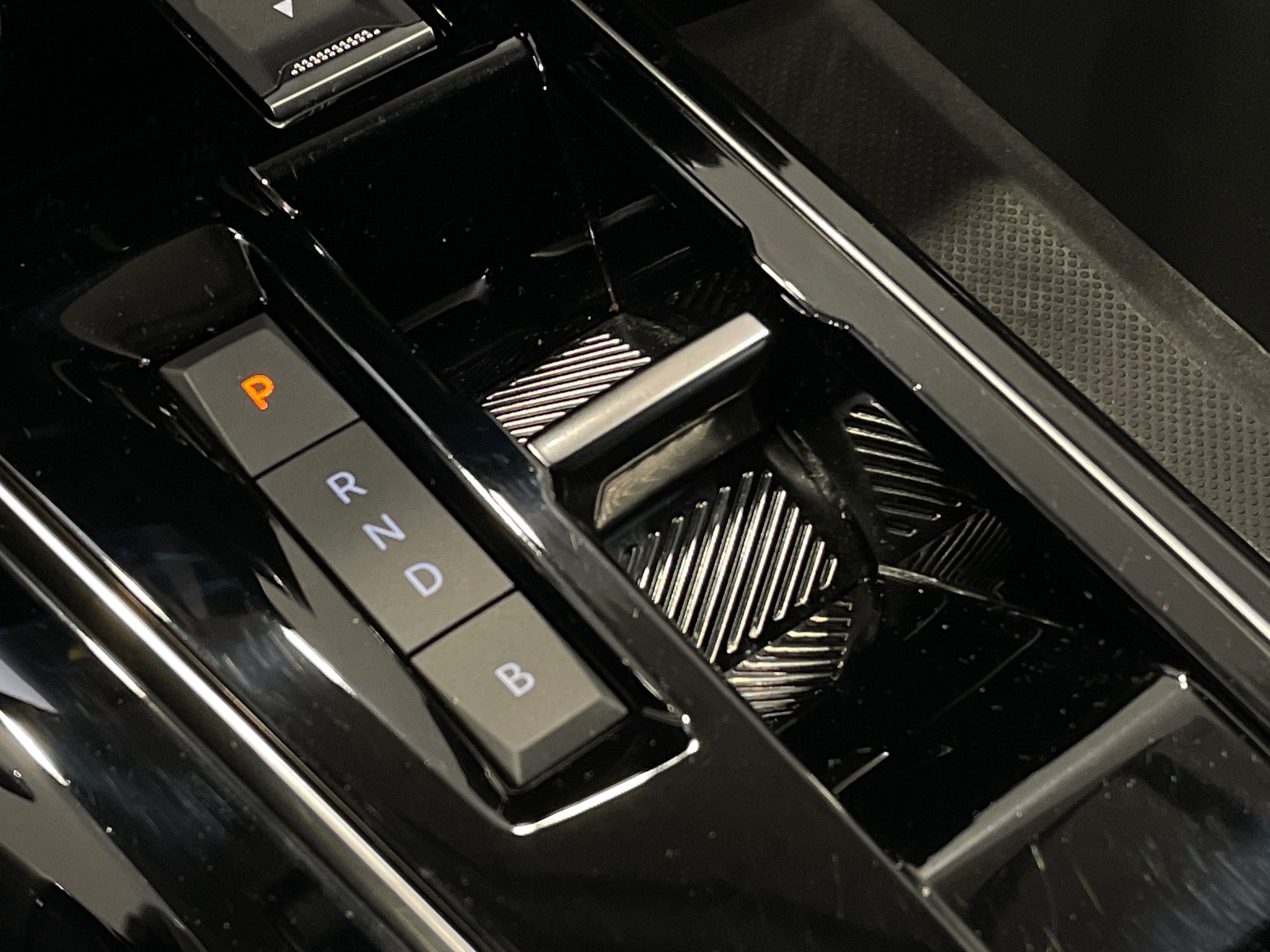 Photo 23 du véhicule PEUGEOT 3008