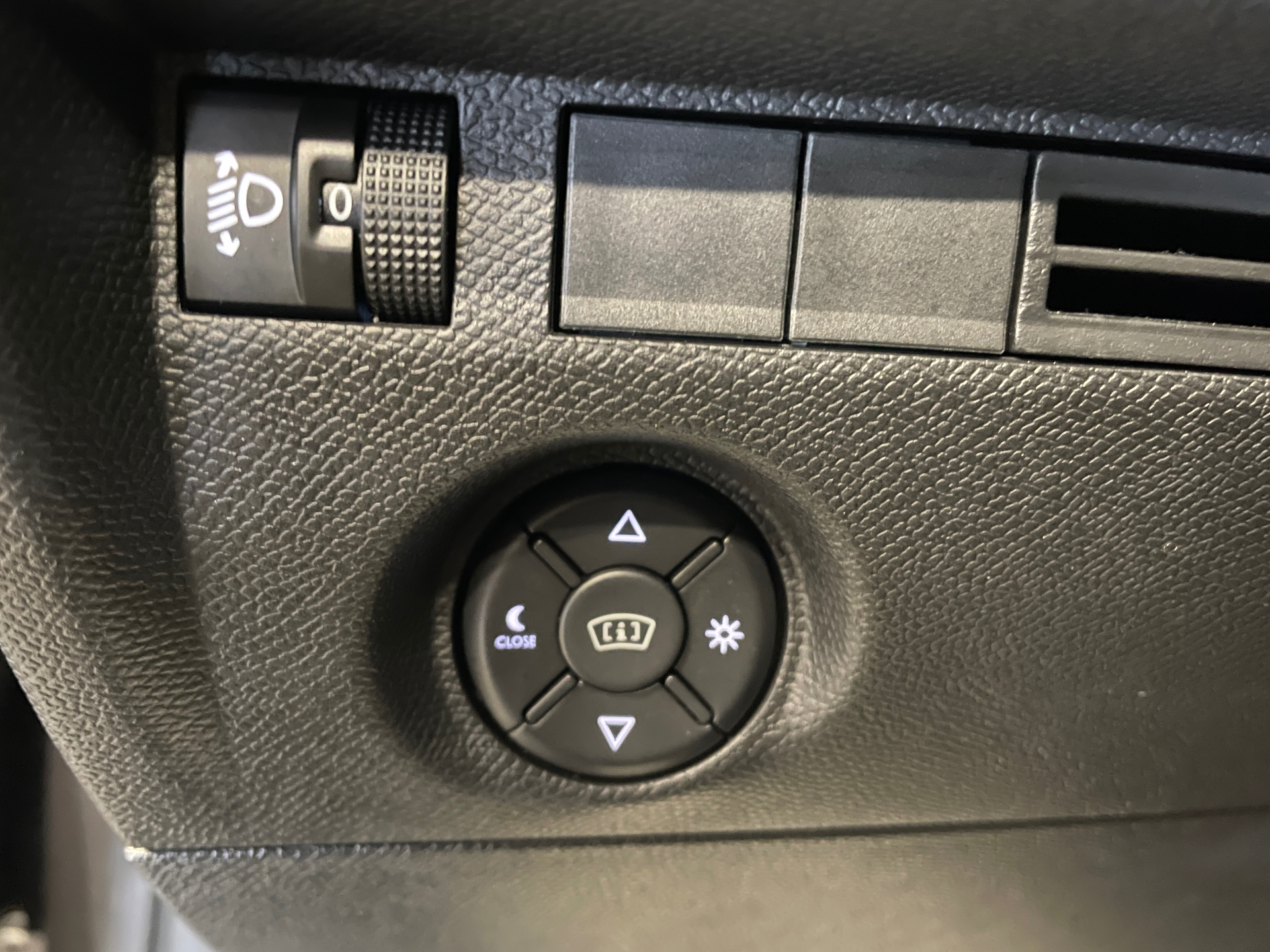 Photo 42 du véhicule CITROEN C4