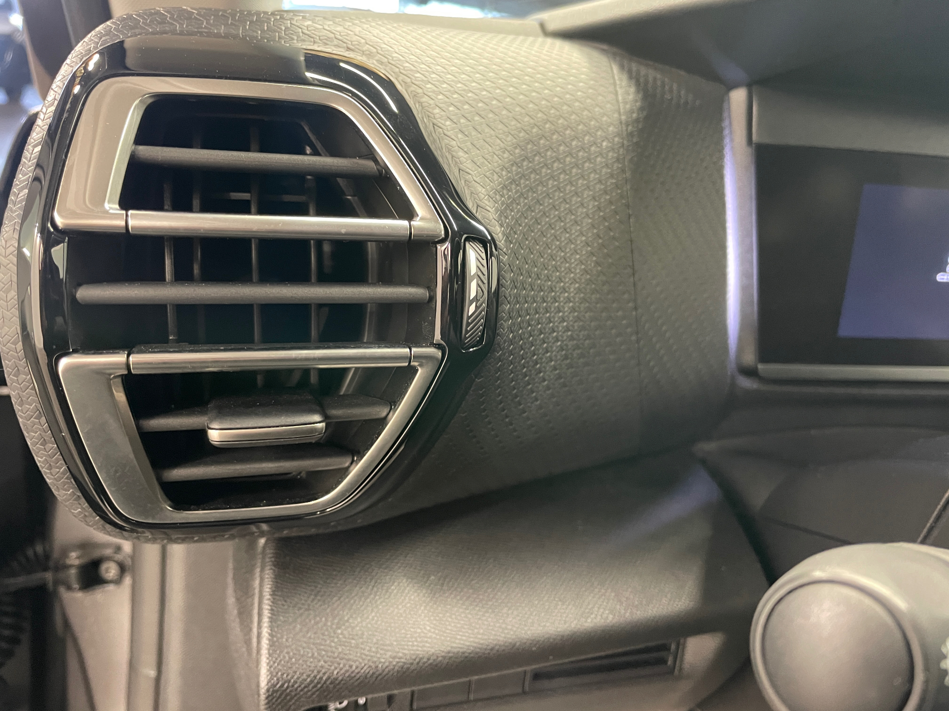 Photo 23 du véhicule CITROEN C4