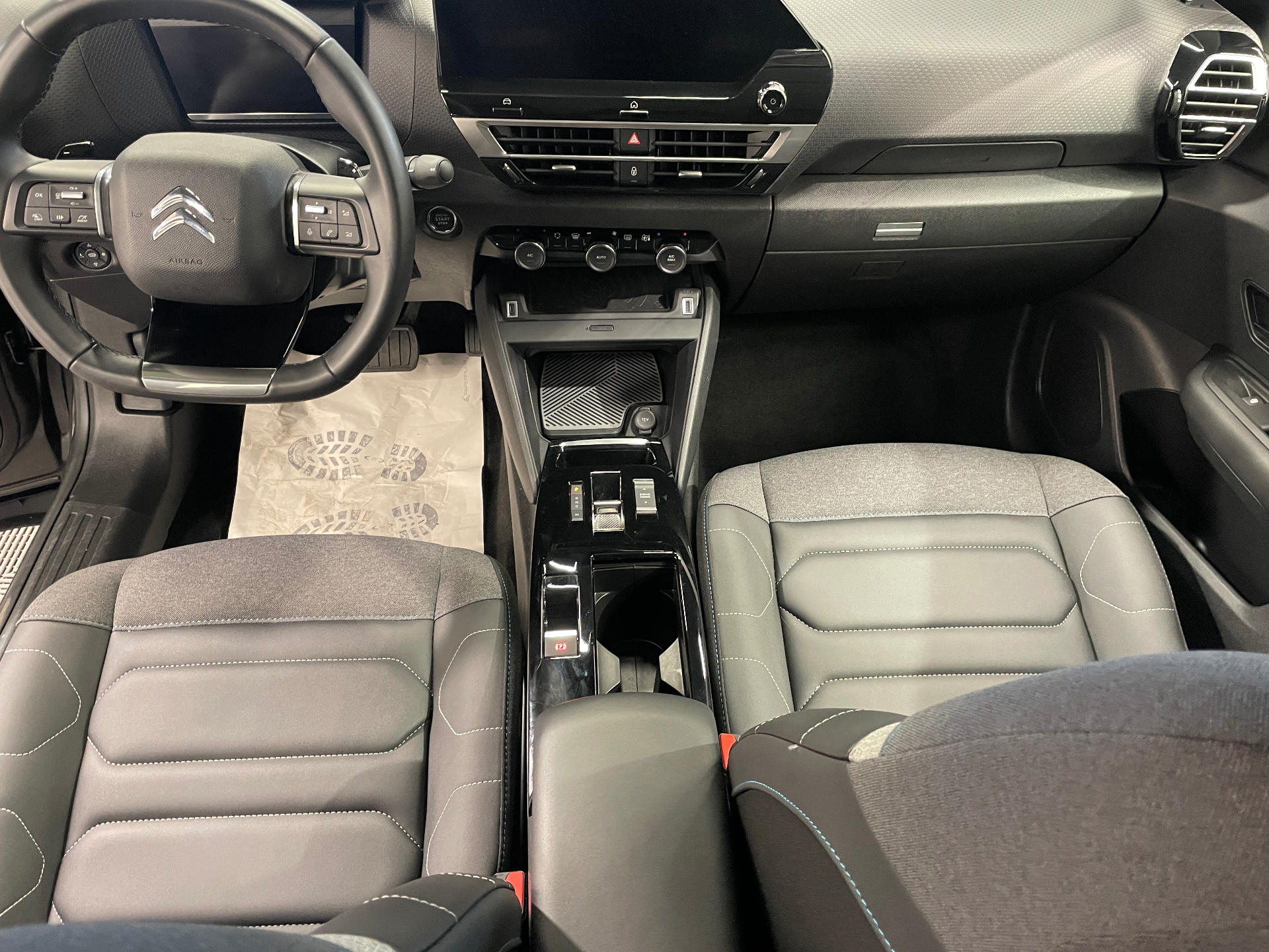 Photo 18 du véhicule CITROEN C4