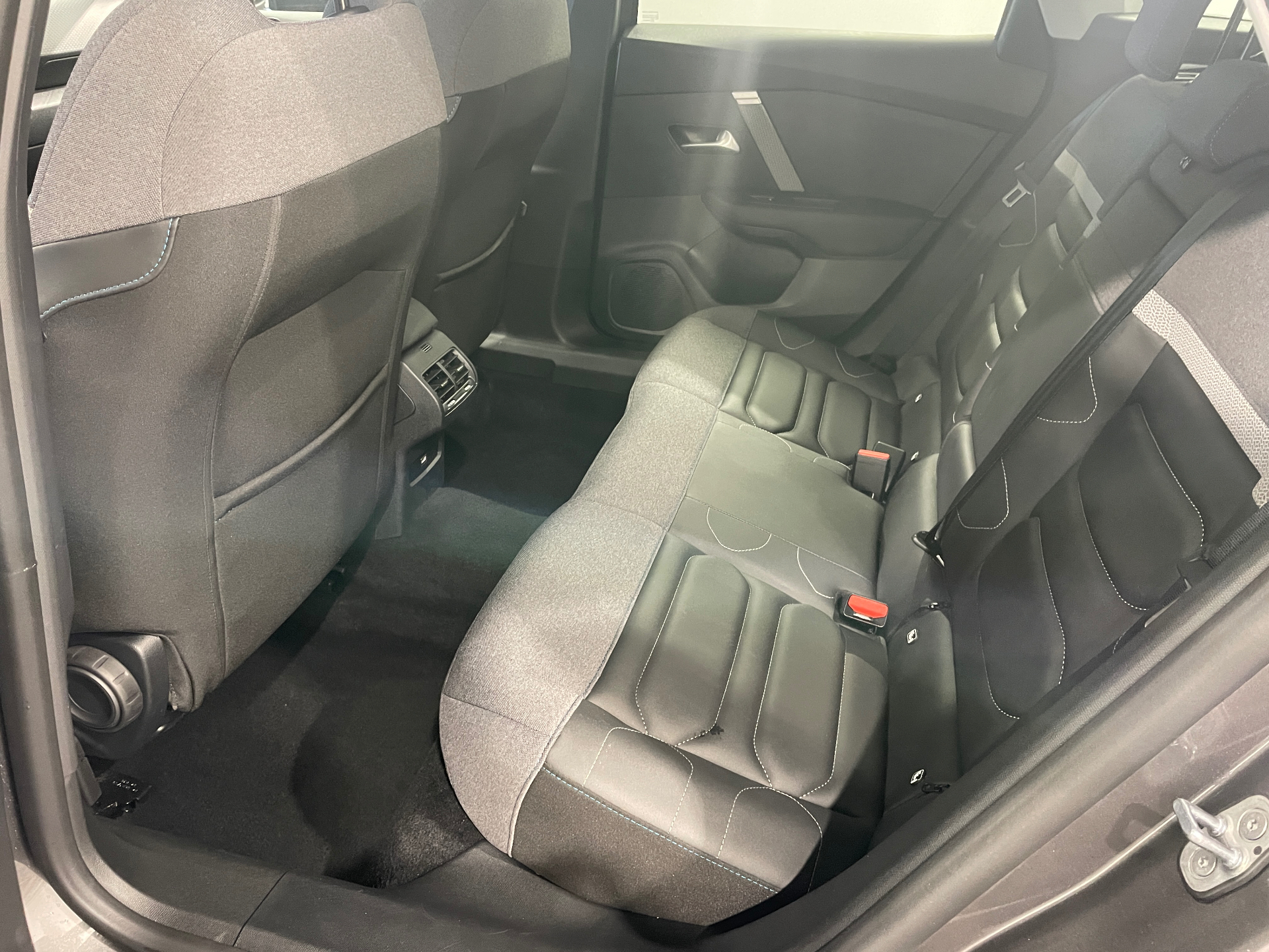 Photo 16 du véhicule CITROEN C4