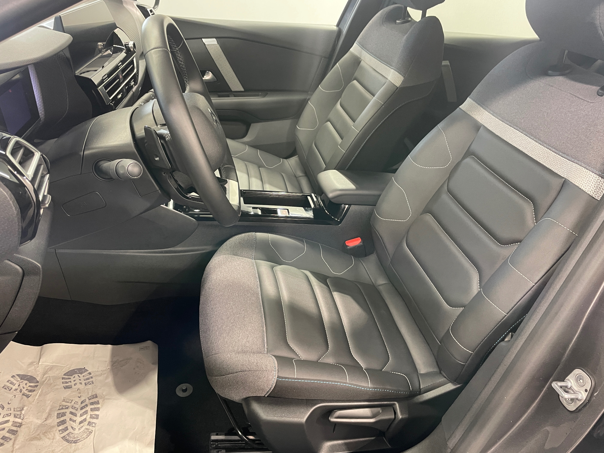 Photo 15 du véhicule CITROEN C4